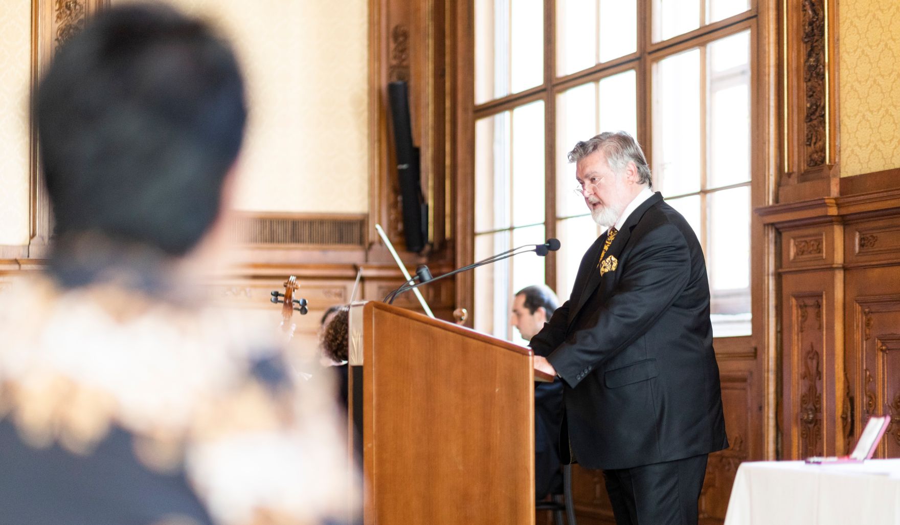 Am 27. September 2018 &uuml;berreichte Sektionschef J&uuml;rgen Meindl das &Ouml;sterreichische Ehrenkreuz f&uuml;r Wissenschaft und Kunst an Kammers&auml;nger Peter Dvorsk&yacute; (im Bild).
