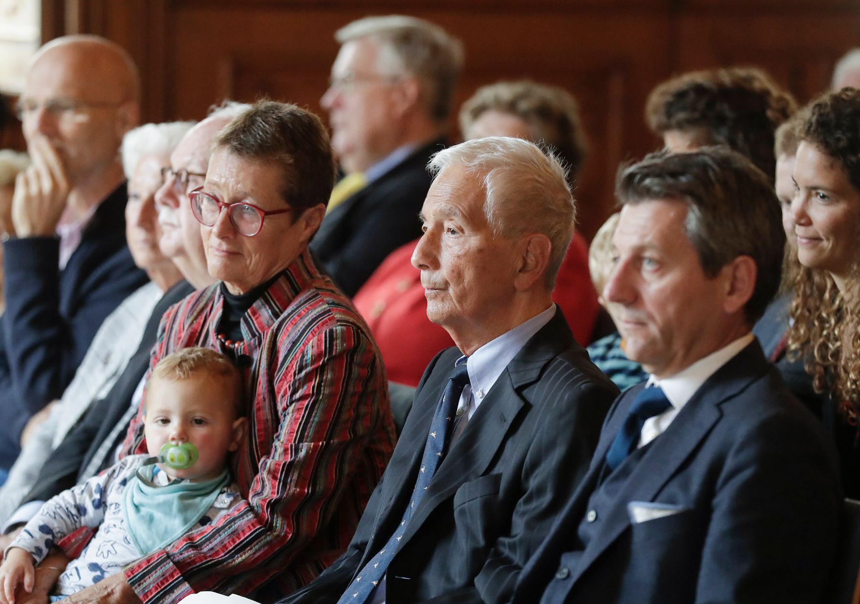 Am 15. Oktober 2018 &uuml;berreichte Sektionschef J&uuml;rgen Meindl (r.) das &Ouml;sterreichische Ehrenkreuz f&uuml;r Wissenschaft und Kunst I. Klasse an B&aacute;lint Andr&aacute;s Varga (2.v.r.) und den Berufstitel Professor an Anton Gatnar (4.v.r.).