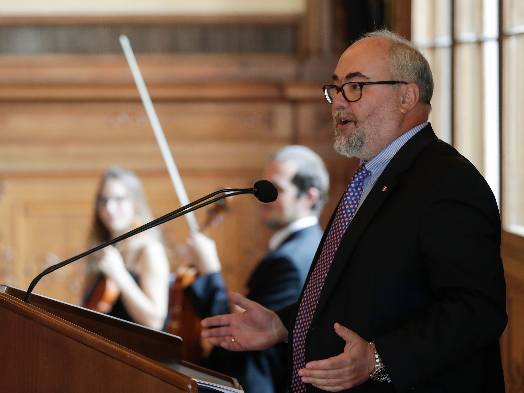 Am 15. Oktober 2018 &uuml;berreichte Sektionschef J&uuml;rgen Meindl das &Ouml;sterreichische Ehrenkreuz f&uuml;r Wissenschaft und Kunst I. Klasse an B&aacute;lint Andr&aacute;s Varga und den Berufstitel Professor an Anton Gatnar. Im Bild mit Laudator Erich Ehn (r.).