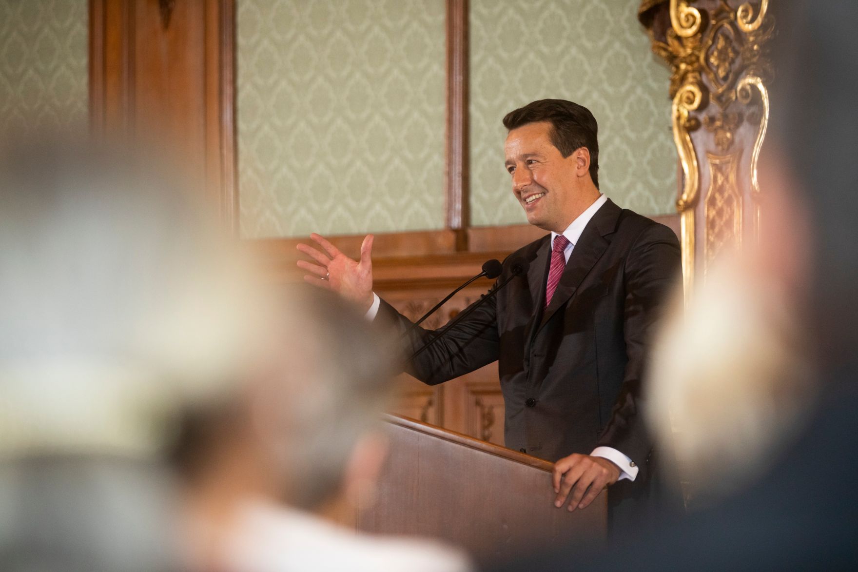 Am 22. Oktober 2018 &uuml;berreichte Sektionschef J&uuml;rgen Meindl das &Ouml;sterreichische Ehrenkreuz f&uuml;r Wissenschaft und Kunst an Thomas D&auml;nemark (im Bild).