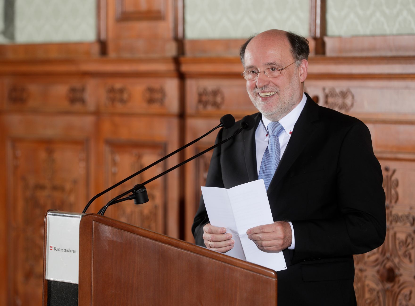 Am 23. Oktober 2018 wurden die Urkunden &uuml;ber die Verleihung des Berufstitels Professorin an Mechthild Bartolomey und des Berufstitels Professor an Walter Kob&eacute;ra (im Bild) &uuml;berreicht.
