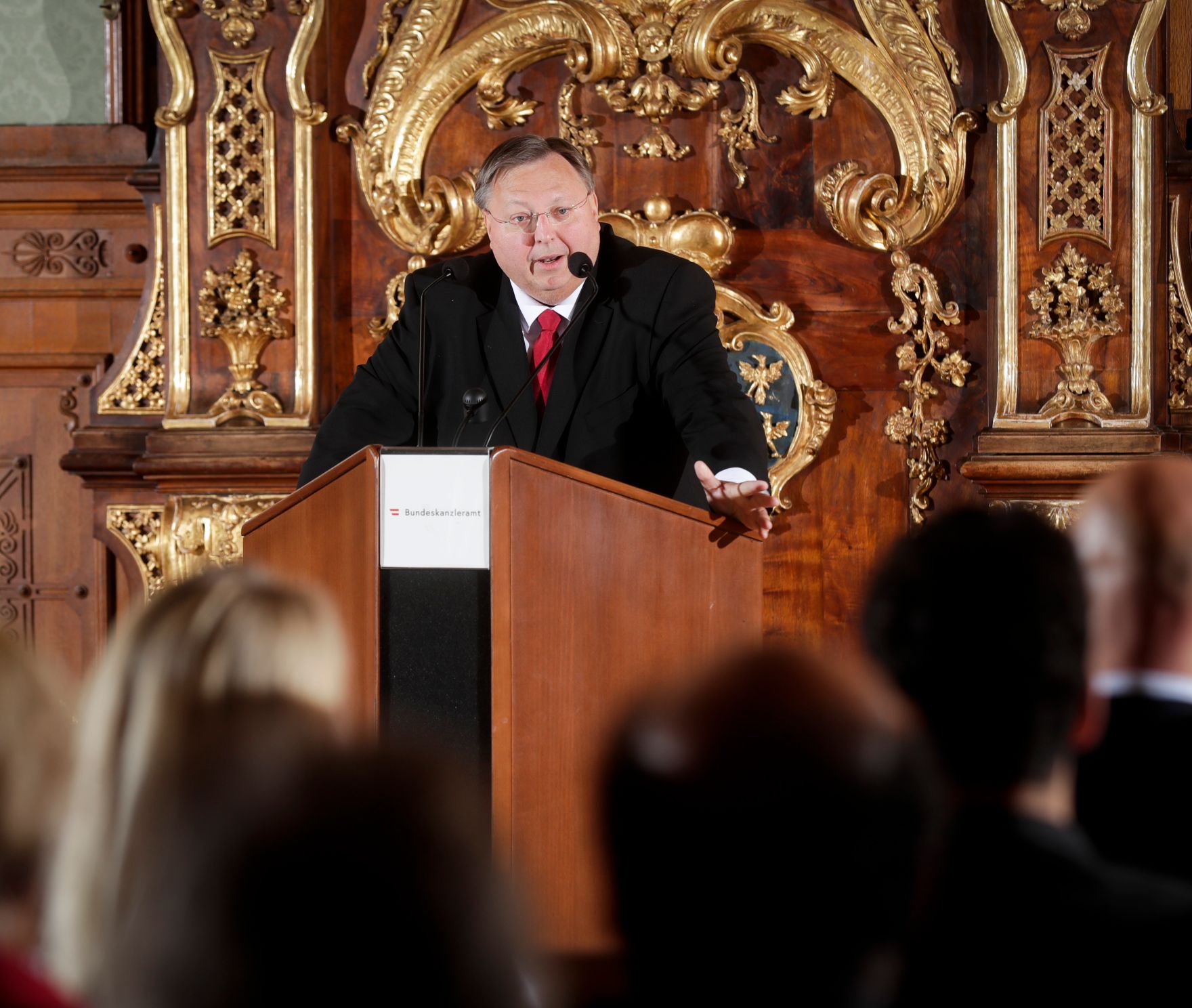 Am 23. Oktober 2018 &uuml;berreichte Ministerialrat Reinhold Hohengartner (im Bild) das Goldene Ehrenzeichen f&uuml;r Verdienste um die Republik &Ouml;sterreich an Gerhard Hermanky und Karl Novak.