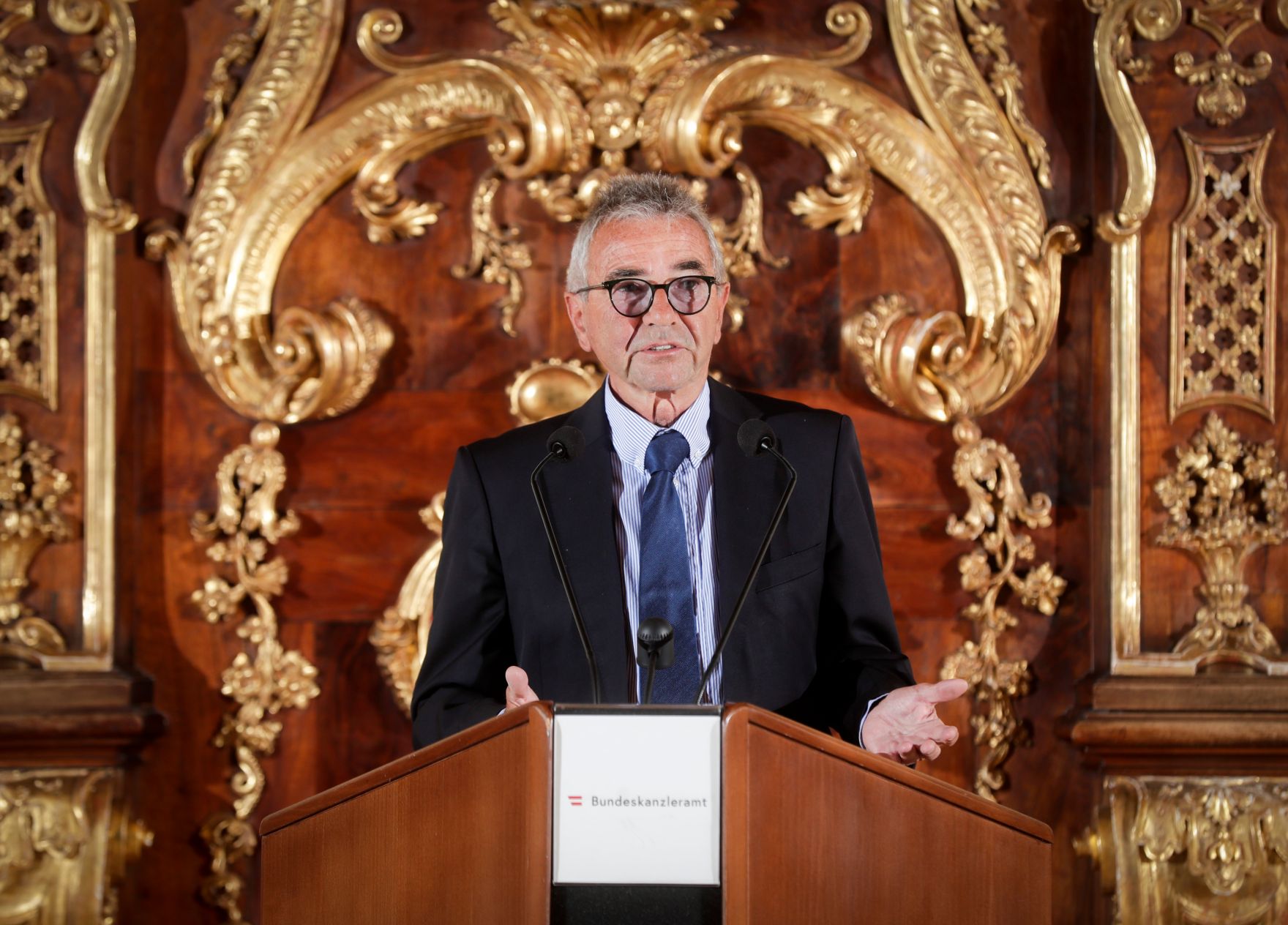 Am 23. Oktober 2018 &uuml;berreichte Ministerialrat Reinhold Hohengartner das Goldene Ehrenzeichen f&uuml;r Verdienste um die Republik &Ouml;sterreich an Gerhard Hermanky und Karl Novak. Im Bild der Laudator Franz Zach.