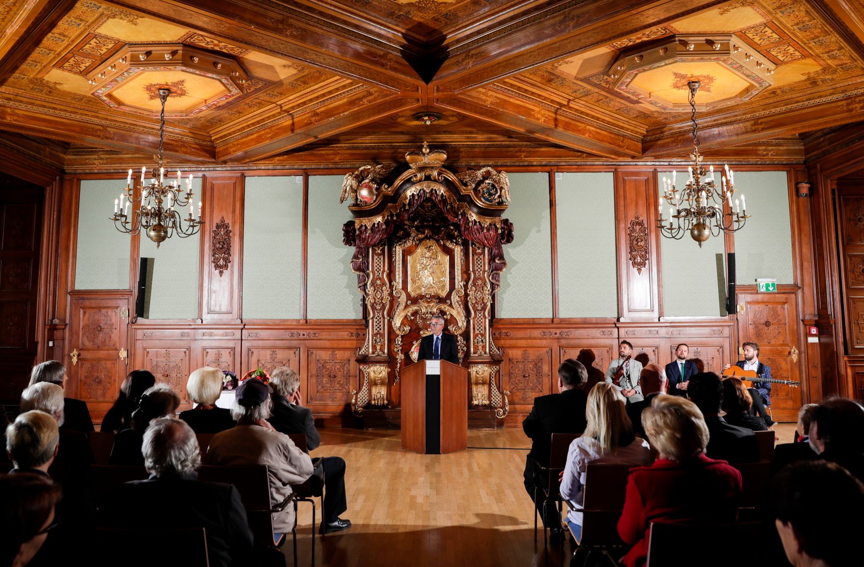 Am 23. Oktober 2018 &uuml;berreichte Ministerialrat Reinhold Hohengartner das Goldene Ehrenzeichen f&uuml;r Verdienste um die Republik &Ouml;sterreich an Gerhard Hermanky und Karl Novak. Im Bild der Laudator Franz Zach.