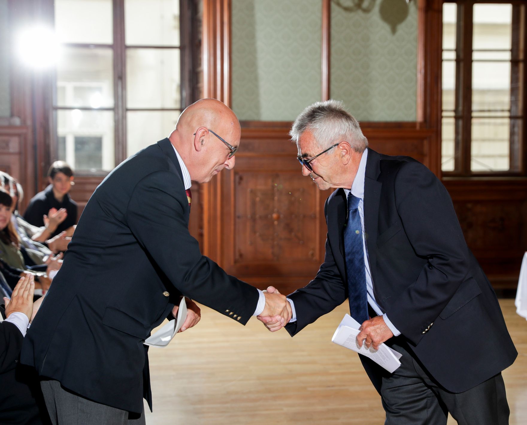 Am 23. Oktober 2018 &uuml;berreichte Ministerialrat Reinhold Hohengartner das Goldene Ehrenzeichen f&uuml;r Verdienste um die Republik &Ouml;sterreich an Gerhard Hermanky (l.) und Karl Novak. Im Bild der Laudator Franz Zach (r.).