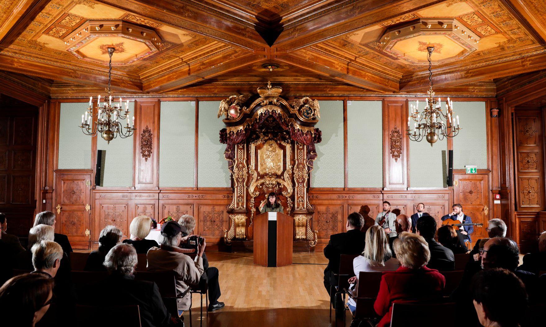 Am 23. Oktober 2018 &uuml;berreichte Ministerialrat Reinhold Hohengartner das Goldene Ehrenzeichen f&uuml;r Verdienste um die Republik &Ouml;sterreich an Gerhard Hermanky und Karl Novak. Im Bild die Laudatorin Berthild Zierl.