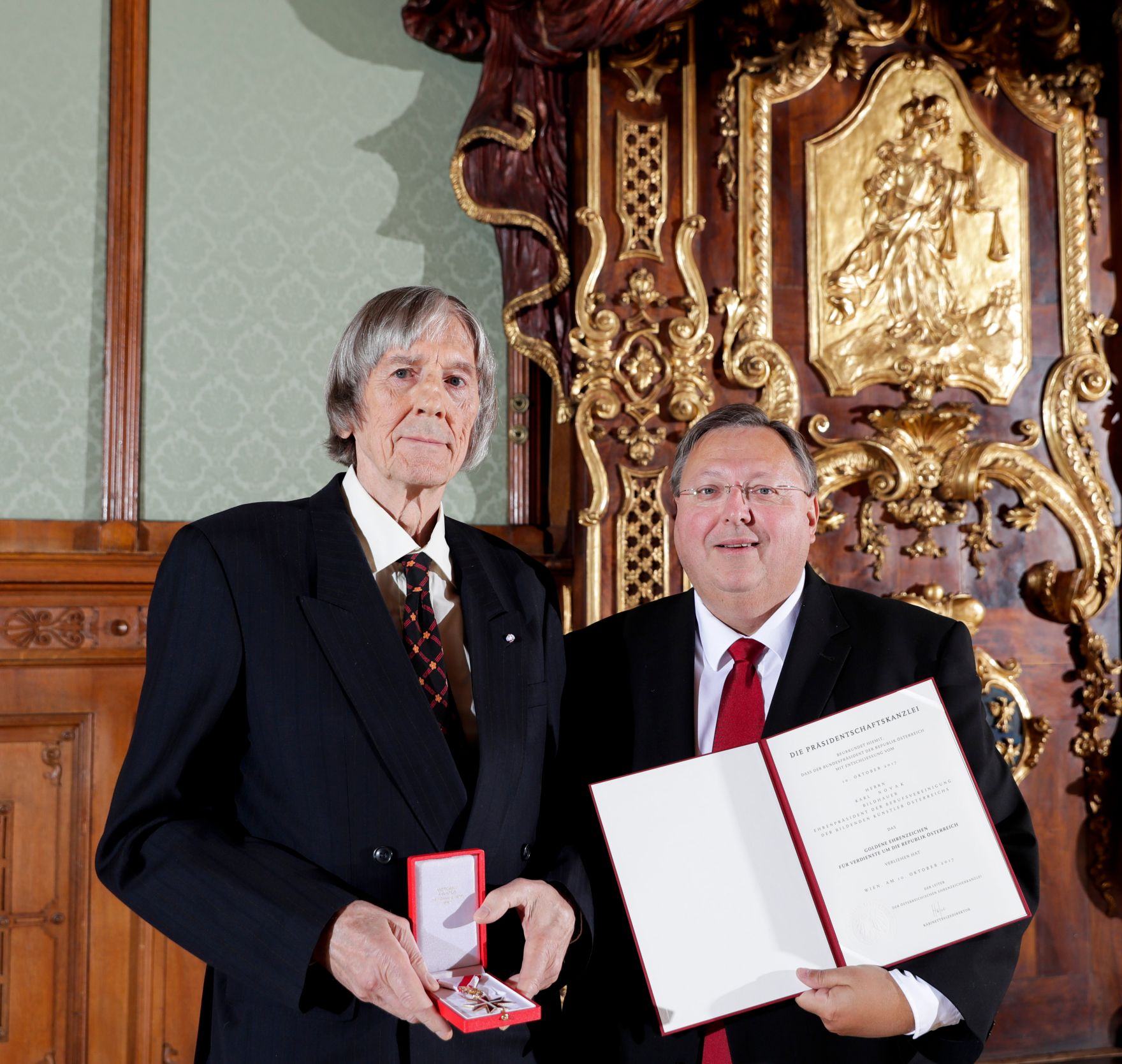 Am 23. Oktober 2018 &uuml;berreichte Ministerialrat Reinhold Hohengartner (r.) das Goldene Ehrenzeichen f&uuml;r Verdienste um die Republik &Ouml;sterreich an Gerhard Hermanky und Karl Novak (l.).