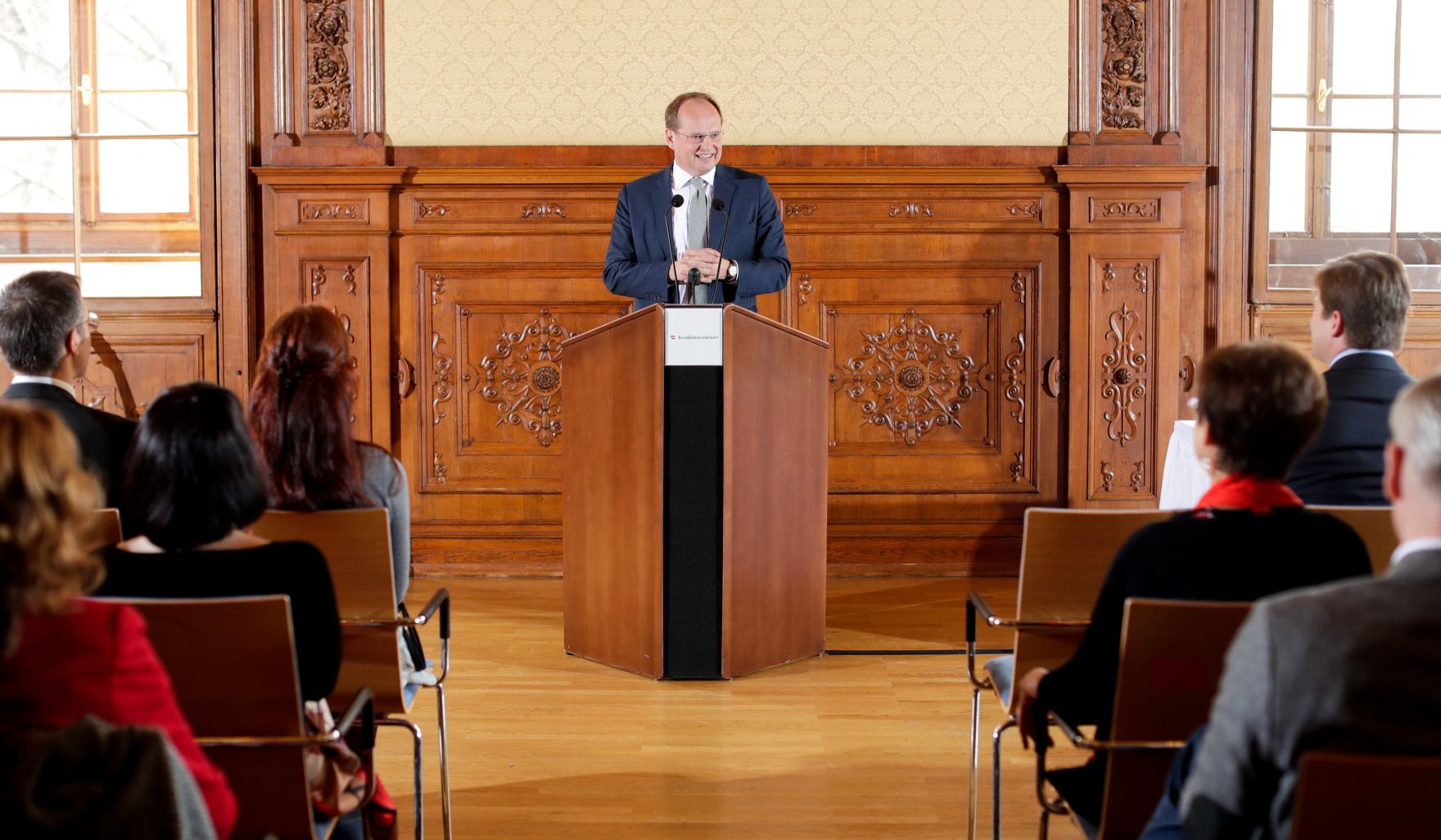 Am 7. November 2018 &uuml;berreichte Christian Kircher (im Bild) das &Ouml;sterreichische Ehrenkreuz f&uuml;r Wissenschaft und Kunst I. Klasse an Gregor Hatala.