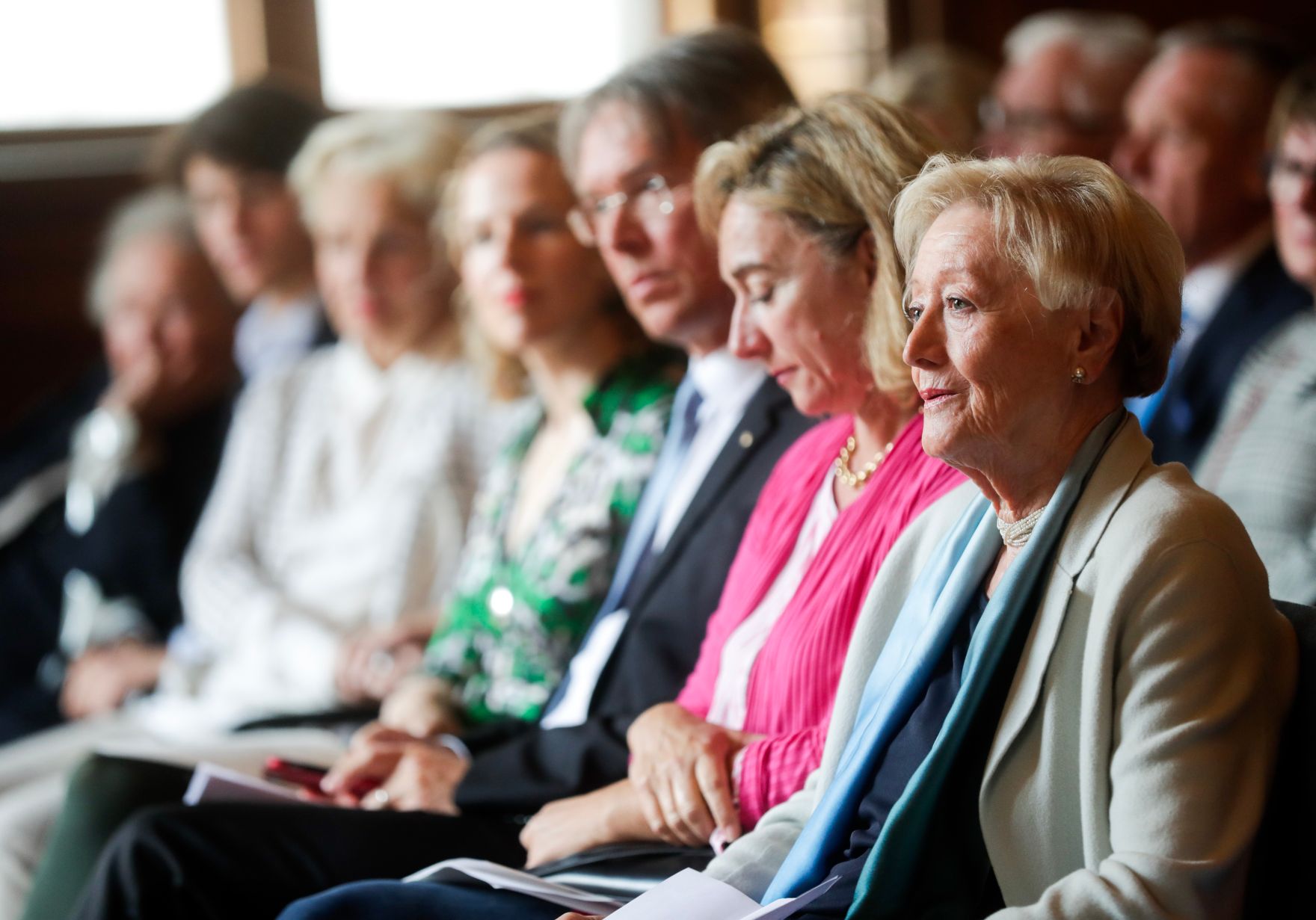 Am 7. November 2018 &uuml;berreichte Sektionschef J&uuml;rgen Meindl das Gro&szlig;e Ehrenzeichen f&uuml;r Verdienste um die Republik &Ouml;sterreich an Karin Kathrein (r.) und die Urkunde &uuml;ber die Verleihung des Berufstitels Professor an Stephan-Matthias Lademann.