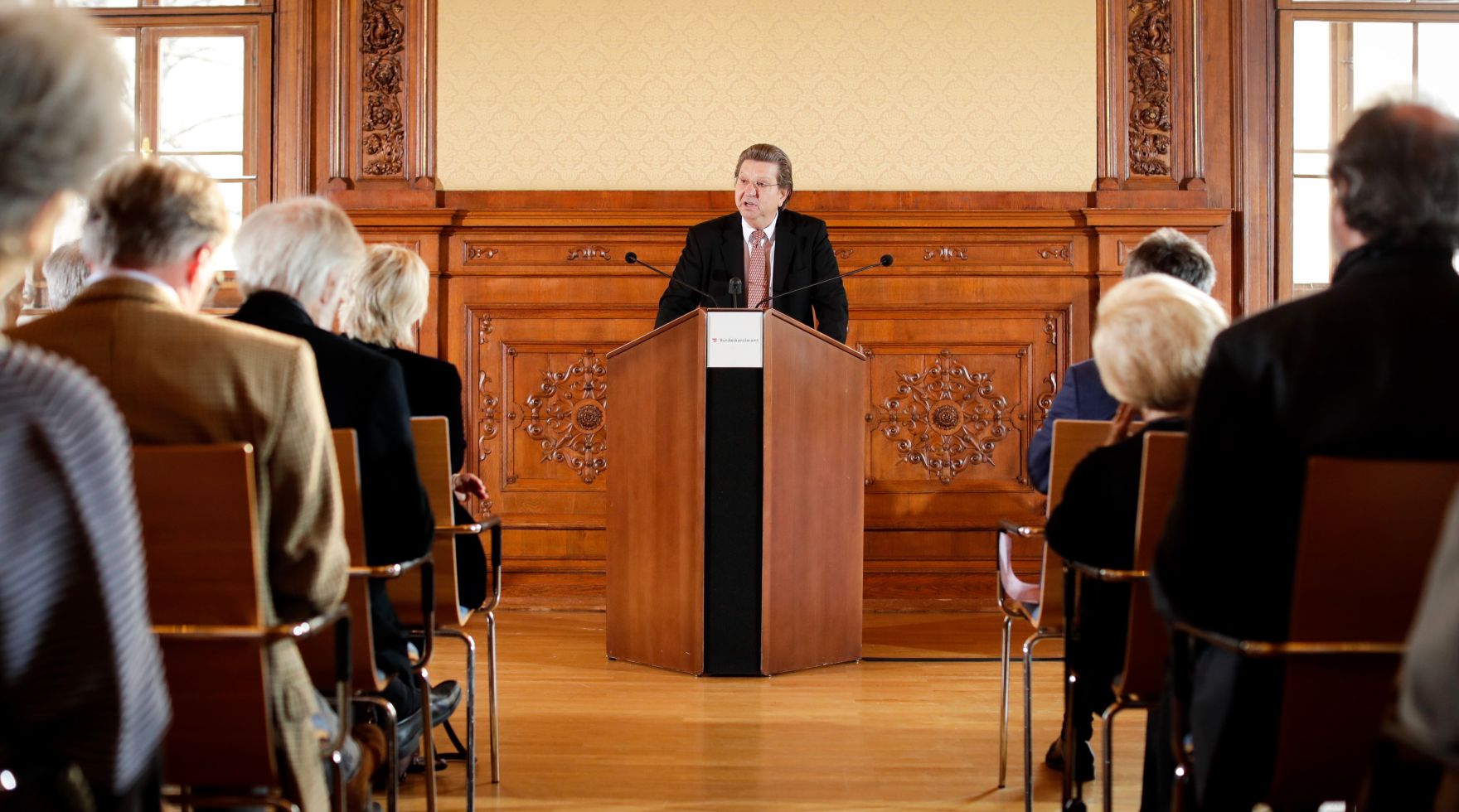 Am 7. November 2018 &uuml;berreichte Sektionschef J&uuml;rgen Meindl das Gro&szlig;e Ehrenzeichen f&uuml;r Verdienste um die Republik &Ouml;sterreich an Karin Kathrein und die Urkunde &uuml;ber die Verleihung des Berufstitels Professor an Stephan-Matthias Lademann. Im Bild der Laudator Benno Schollum.