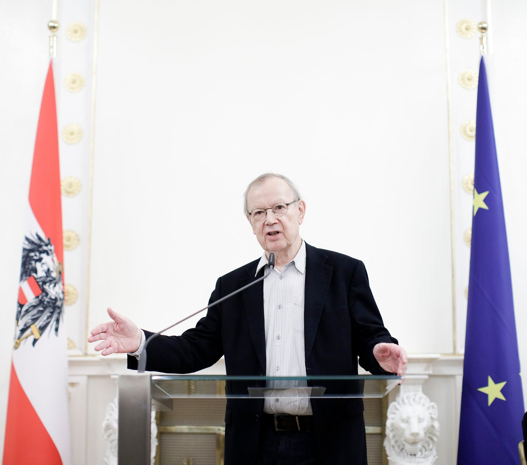 Am 22. November 2018 verlieh Sektionschef J&uuml;rgen Meindl den &Ouml;sterreichischen Staatspreis f&uuml;r Kulturpublizistik an Martin Pollack (im Bild).