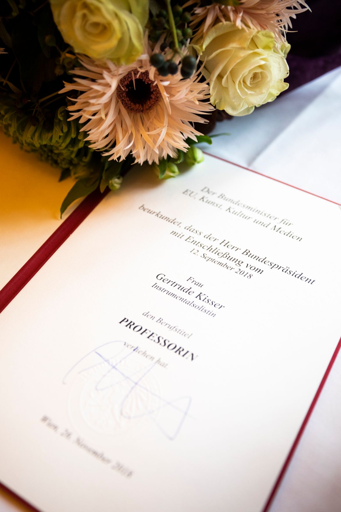 Am 26. November 2018 &uuml;berreichte Reinhold Hohengartner die Urkunden &uuml;ber die Verleihung des Berufstitels Professorin an Gertrude Kisser und des Berufstitels Professor an Franz Helfersdorfer.