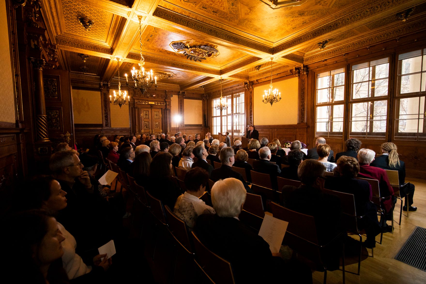 Am 26. November 2018 &uuml;berreichte Reinhold Hohengartner die Urkunden &uuml;ber die Verleihung des Berufstitels Professorin an Gertrude Kisser und des Berufstitels Professor an Franz Helfersdorfer.