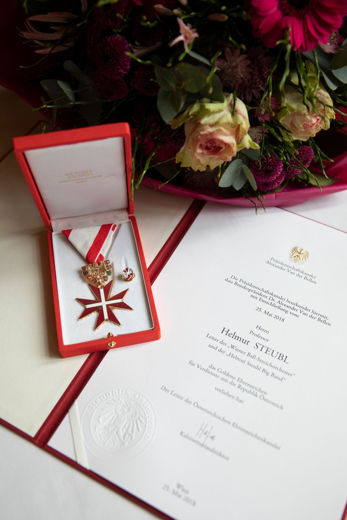 Am 3. Dezember 2018 wurden die Goldenen Ehrenzeichen f&uuml;r Verdienste um die Republik &Ouml;sterreich an Gerhard Heinz und Helmut Steubl &uuml;berreicht.