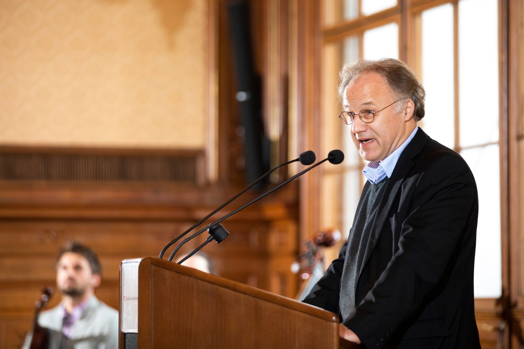 Am 3. Dezember 2018 wurden die Goldenen Ehrenzeichen f&uuml;r Verdienste um die Republik &Ouml;sterreich an Gerhard Heinz und Helmut Steubl &uuml;berreicht. Im Bild der Laudator Alexander Kukelka.