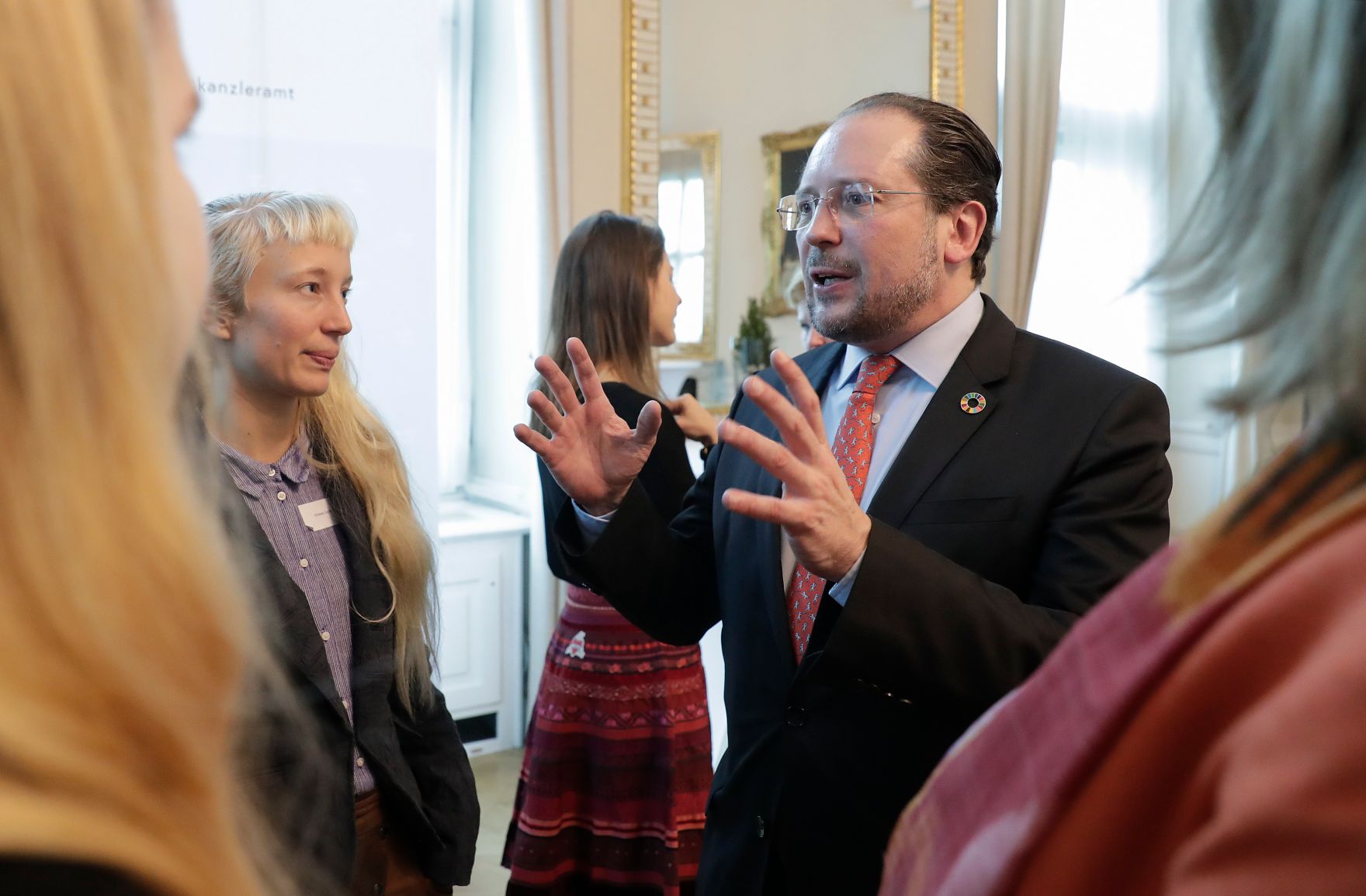 Am 3. Dezember 2018 fand die Veranstaltung &quot;Generation 2030: Together for a Good Life for Everyone&quot; im Bundeskanzleramt statt. Im Bild Sektionsleiter Alexander Schallenberg (r.).