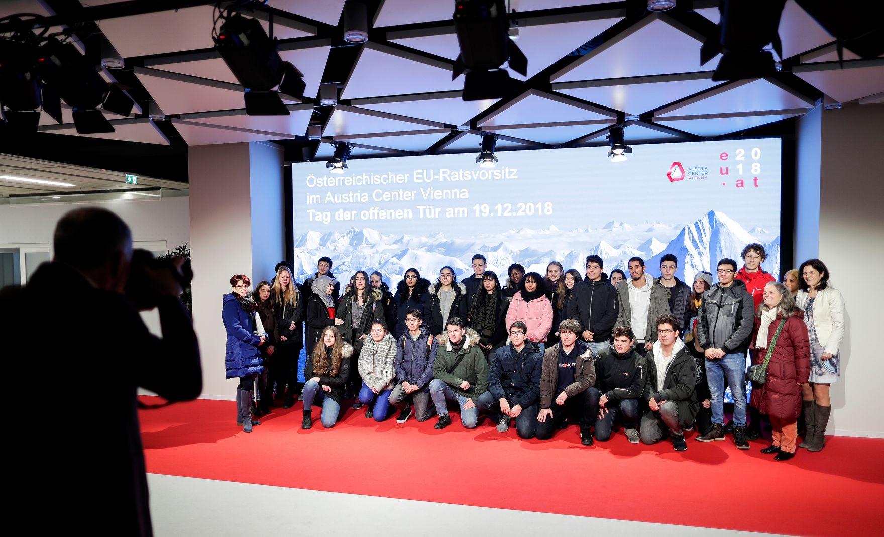 Am 19. Dezember 2018 fand eine Tag der offenen T&uuml;r im Austria Center Vienna statt zum Abschluss des EU-Ratvorsitzes. Im Bild Sch&uuml;ler bei der Besichtigung der R&auml;ume.