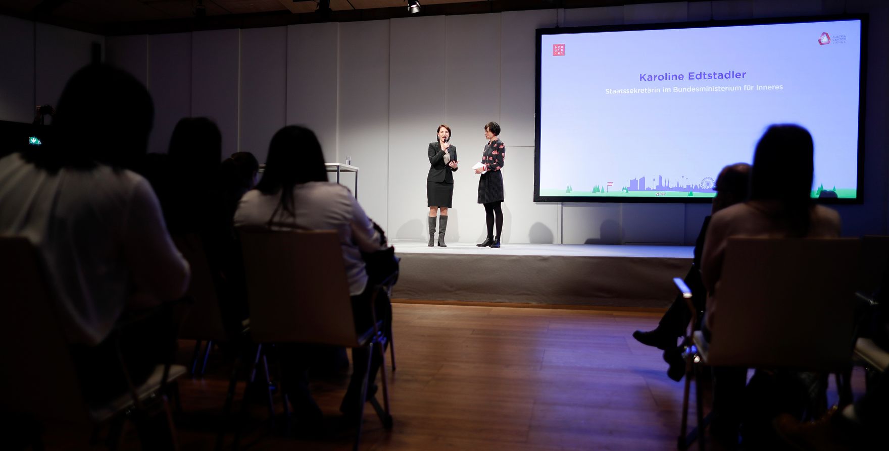 Am 19. Dezember 2018 fand eine Tag der offenen T&uuml;r im Austria Center Vienna statt zum Abschluss des EU-Ratvorsitzes. Im Bild Staatssekret&auml;rin Karoline Edtstadler (l.).