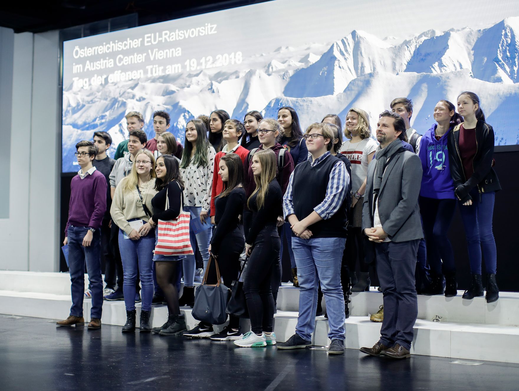 Am 19. Dezember 2018 fand eine Tag der offenen T&uuml;r im Austria Center Vienna statt zum Abschluss des EU-Ratvorsitzes. Im Bild Sch&uuml;ler bei der Besichtigung der R&auml;ume.