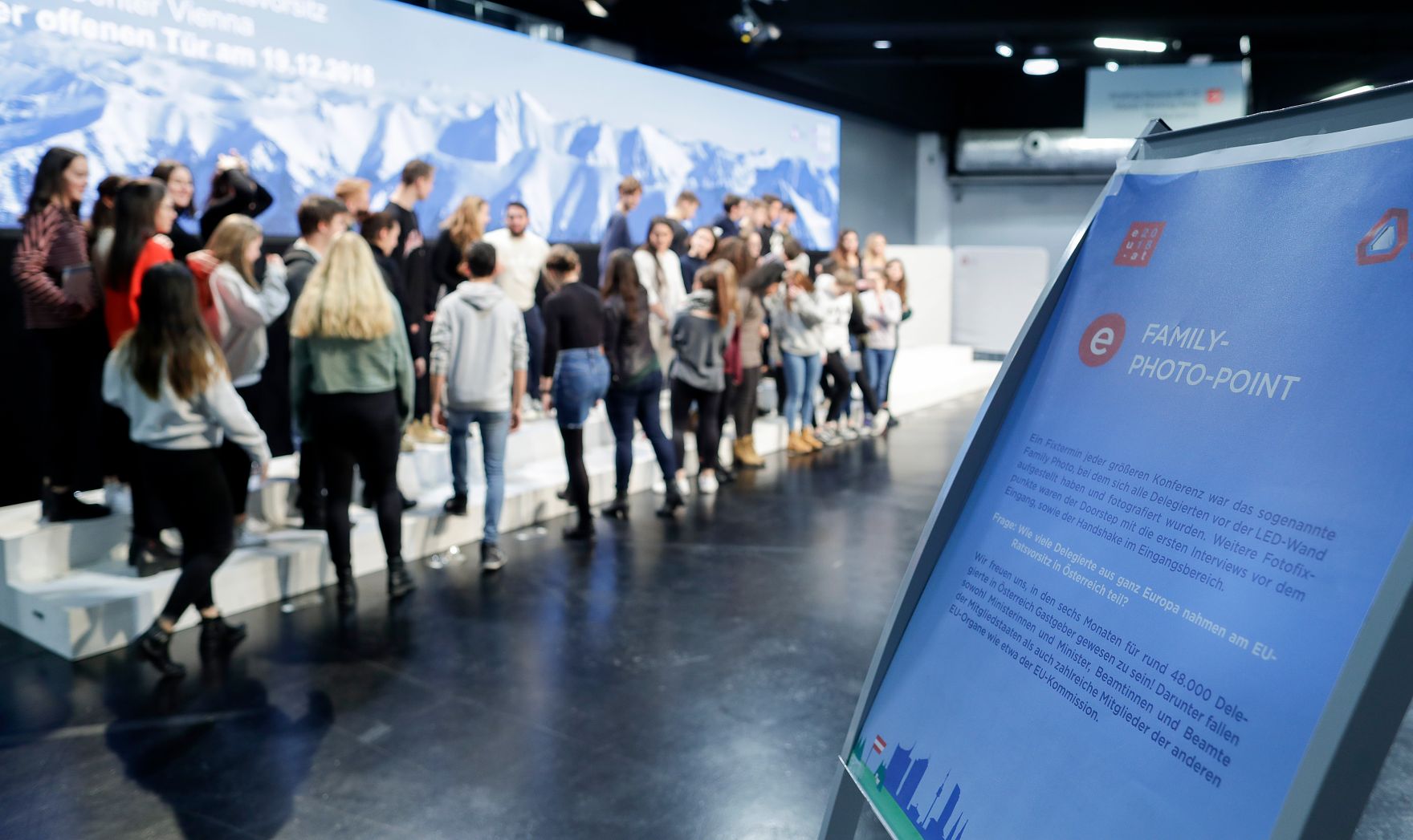 Am 19. Dezember 2018 fand eine Tag der offenen T&uuml;r im Austria Center Vienna statt zum Abschluss des EU-Ratvorsitzes. Im Bild Sch&uuml;ler bei der Besichtigung der R&auml;ume.