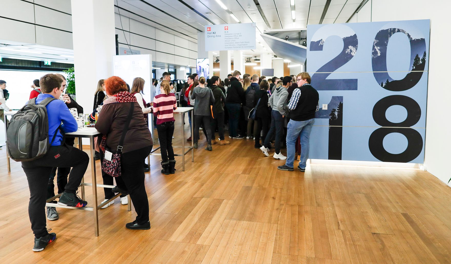 Am 19. Dezember 2018 fand eine Tag der offenen T&uuml;r im Austria Center Vienna statt zum Abschluss des EU-Ratvorsitzes. Im Bild Sch&uuml;ler bei der Besichtigung der R&auml;ume.