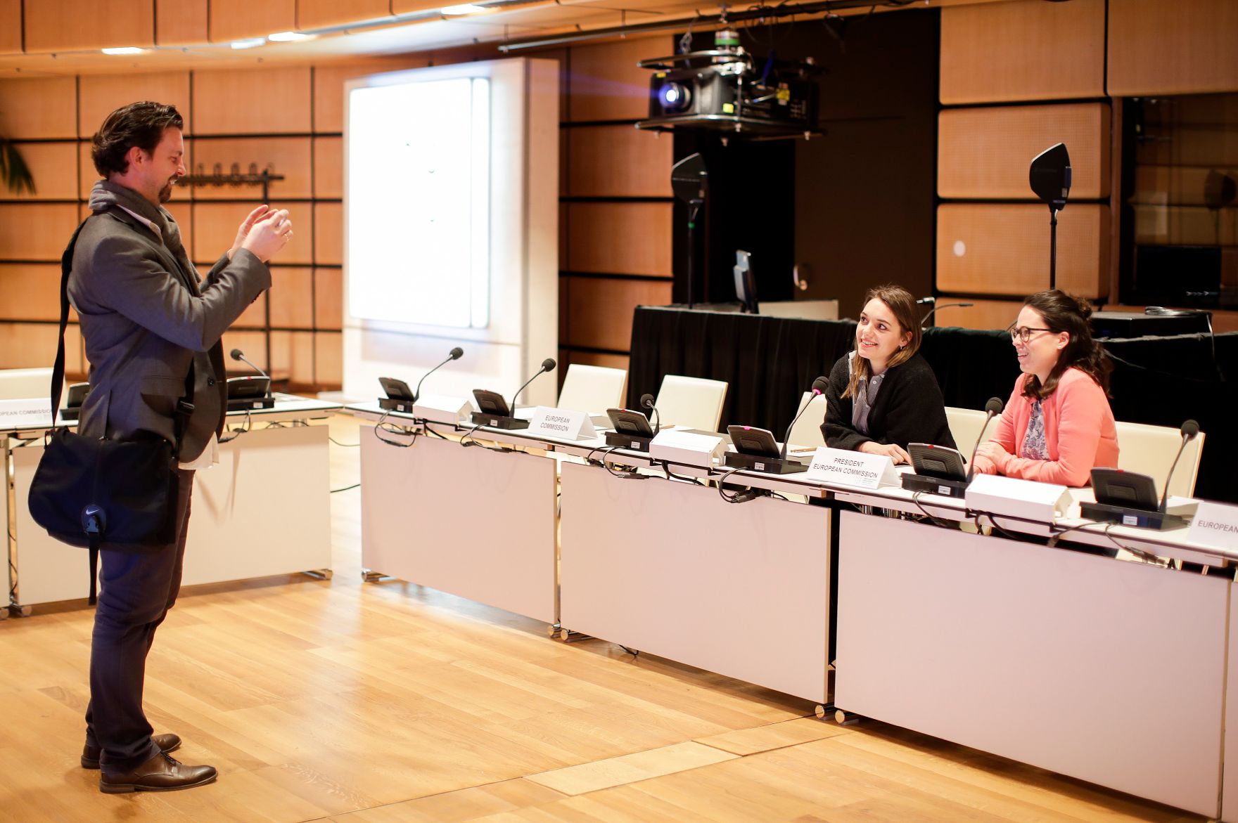 Am 19. Dezember 2018 fand eine Tag der offenen T&uuml;r im Austria Center Vienna statt zum Abschluss des EU-Ratvorsitzes. Im Bild Sch&uuml;ler bei der Besichtigung der R&auml;ume.