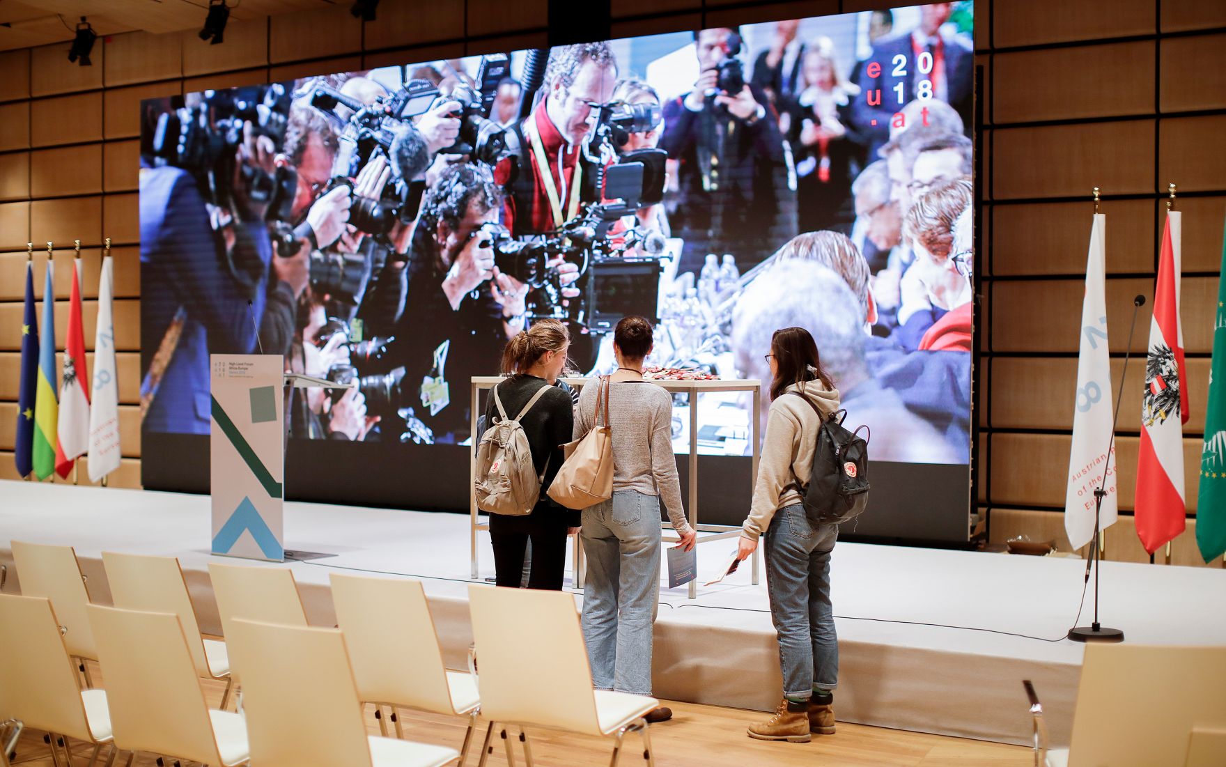 Am 19. Dezember 2018 fand eine Tag der offenen T&uuml;r im Austria Center Vienna statt zum Abschluss des EU-Ratvorsitzes. Im Bild Sch&uuml;ler bei der Besichtigung der R&auml;ume.