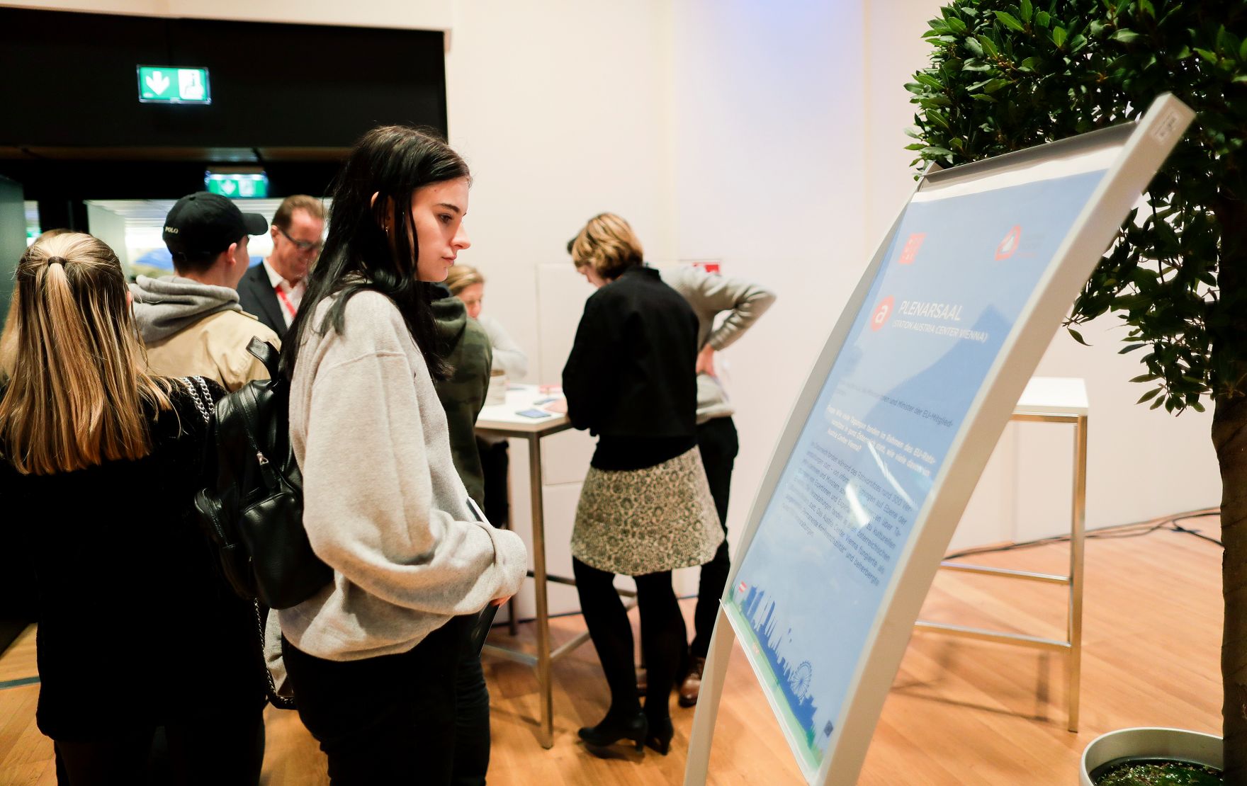 Am 19. Dezember 2018 fand eine Tag der offenen T&uuml;r im Austria Center Vienna statt zum Abschluss des EU-Ratvorsitzes. Im Bild Sch&uuml;ler bei der Besichtigung der R&auml;ume.