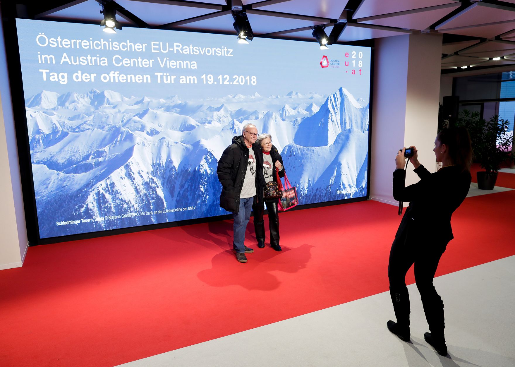 Am 19. Dezember 2018 fand eine Tag der offenen T&uuml;r im Austria Center Vienna statt zum Abschluss des EU-Ratvorsitzes. Im Bild Anrainer bei der Besichtigung der R&auml;ume.