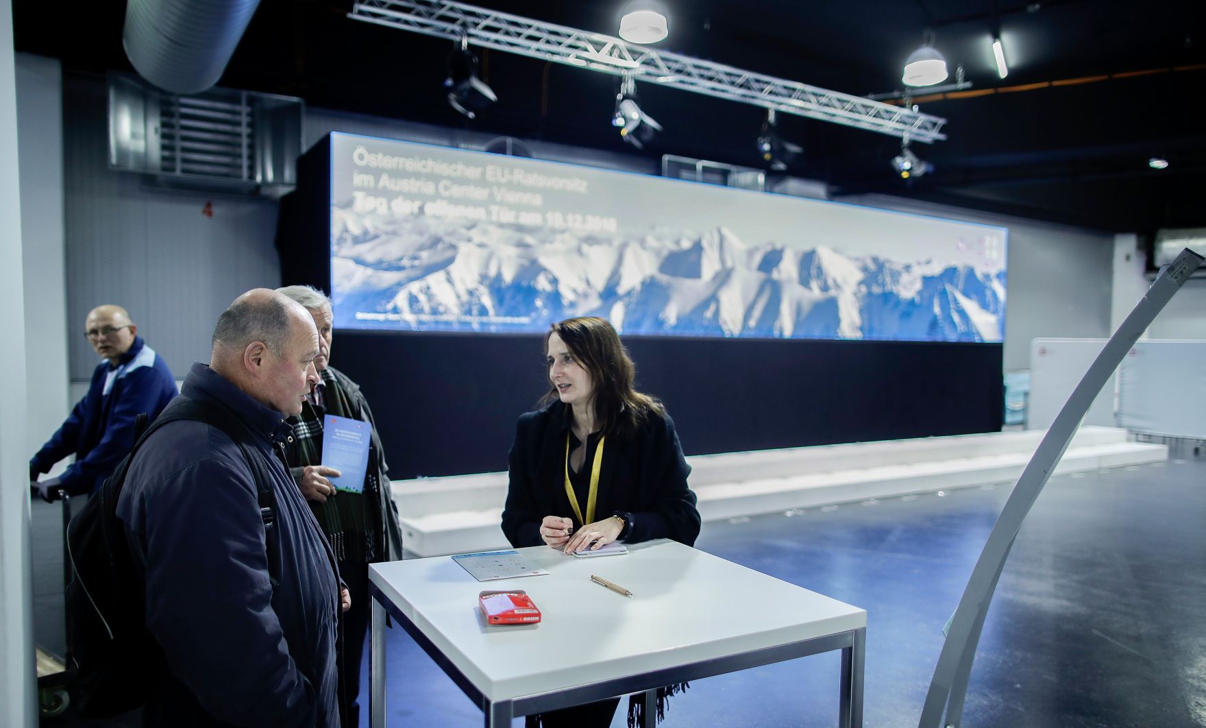 Am 19. Dezember 2018 fand eine Tag der offenen T&uuml;r im Austria Center Vienna statt zum Abschluss des EU-Ratvorsitzes. Im Bild Anrainer bei der Besichtigung der R&auml;ume.