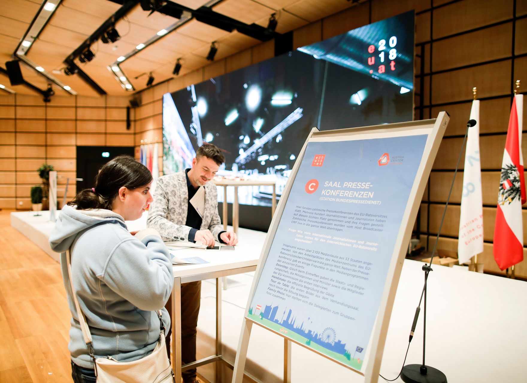 Am 19. Dezember 2018 fand eine Tag der offenen T&uuml;r im Austria Center Vienna statt zum Abschluss des EU-Ratvorsitzes. Im Bild Anrainer bei der Besichtigung der R&auml;ume.