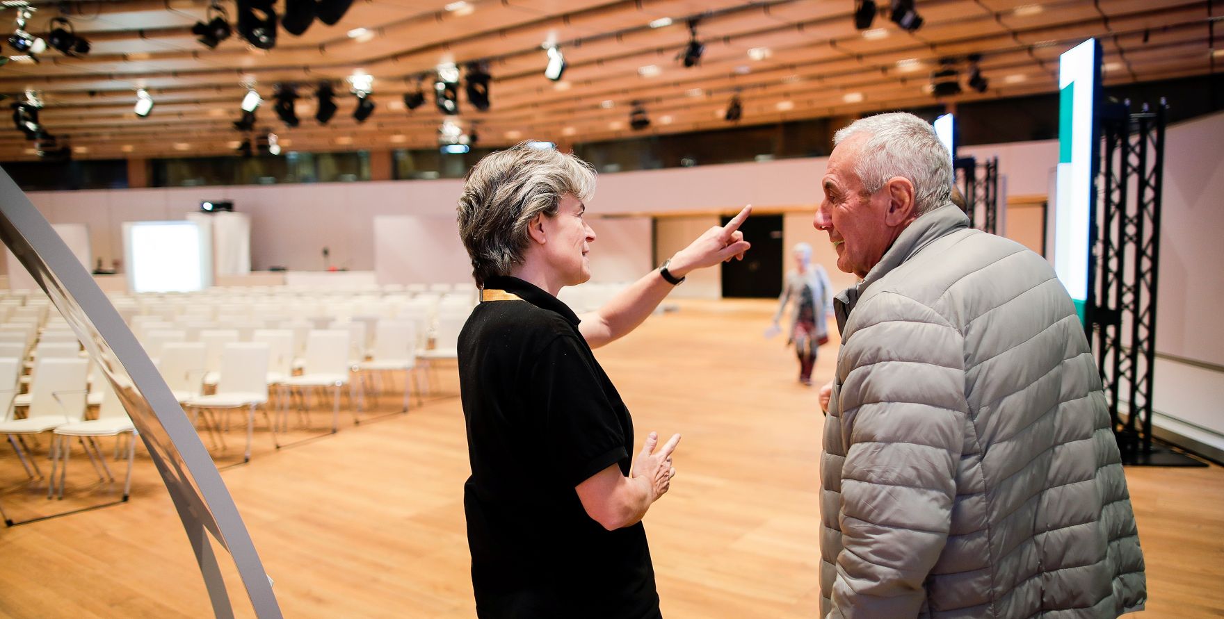 Am 19. Dezember 2018 fand eine Tag der offenen T&uuml;r im Austria Center Vienna statt zum Abschluss des EU-Ratvorsitzes. Im Bild Anrainer bei der Besichtigung der R&auml;ume.