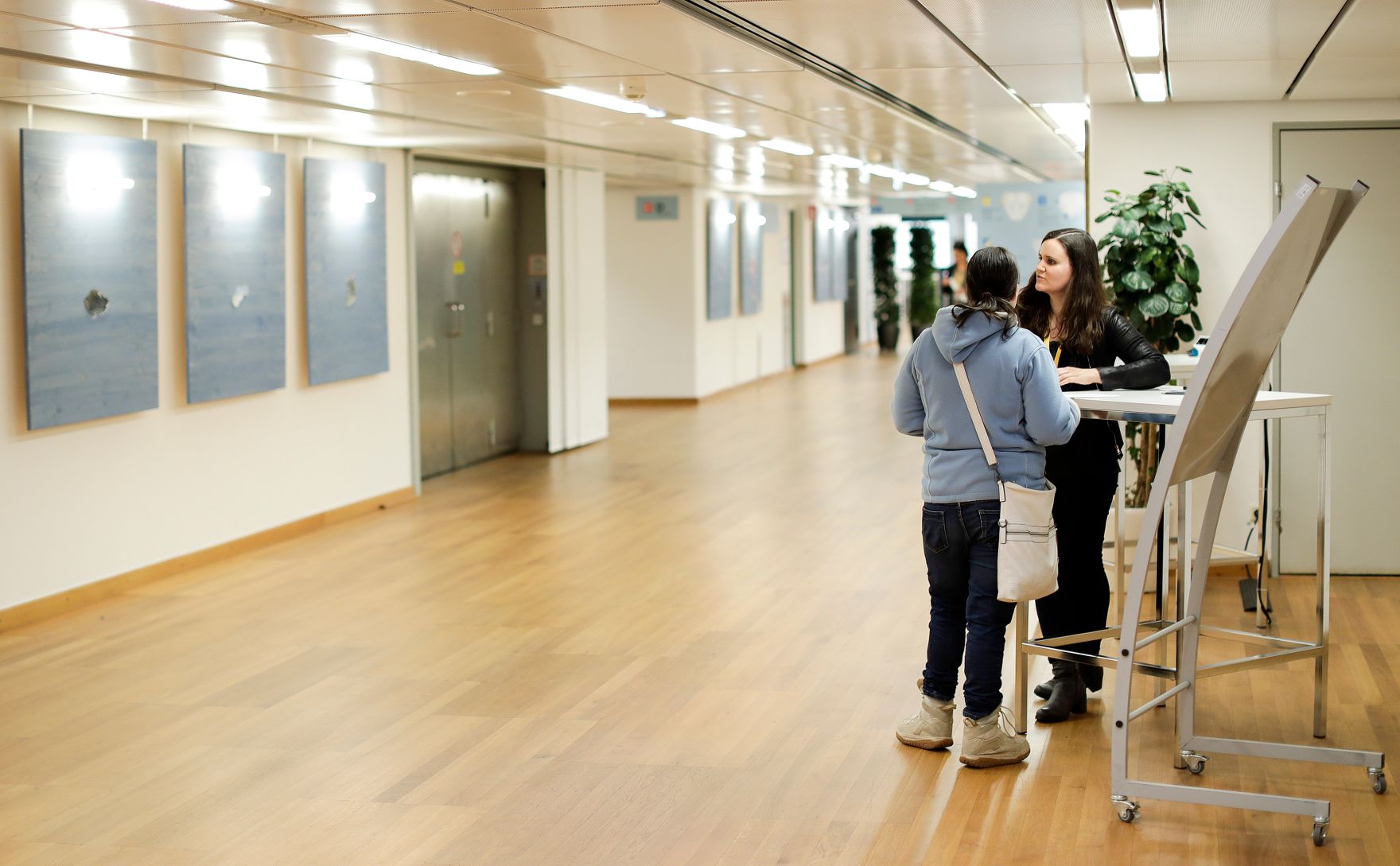 Am 19. Dezember 2018 fand eine Tag der offenen T&uuml;r im Austria Center Vienna statt zum Abschluss des EU-Ratvorsitzes. Im Bild Anrainer bei der Besichtigung der R&auml;ume.