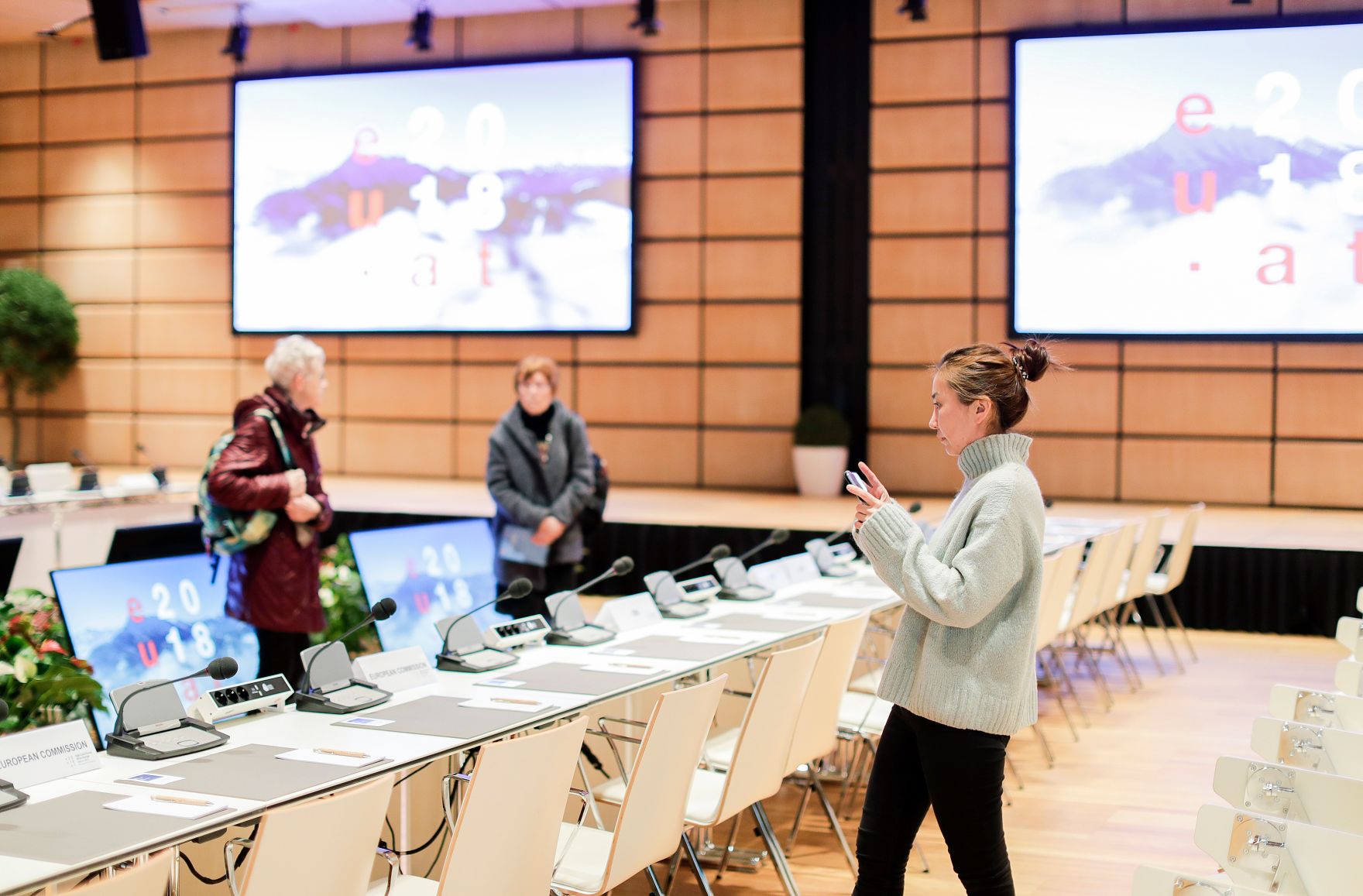 Am 19. Dezember 2018 fand eine Tag der offenen T&uuml;r im Austria Center Vienna statt zum Abschluss des EU-Ratvorsitzes. Im Bild Anrainer bei der Besichtigung der R&auml;ume.