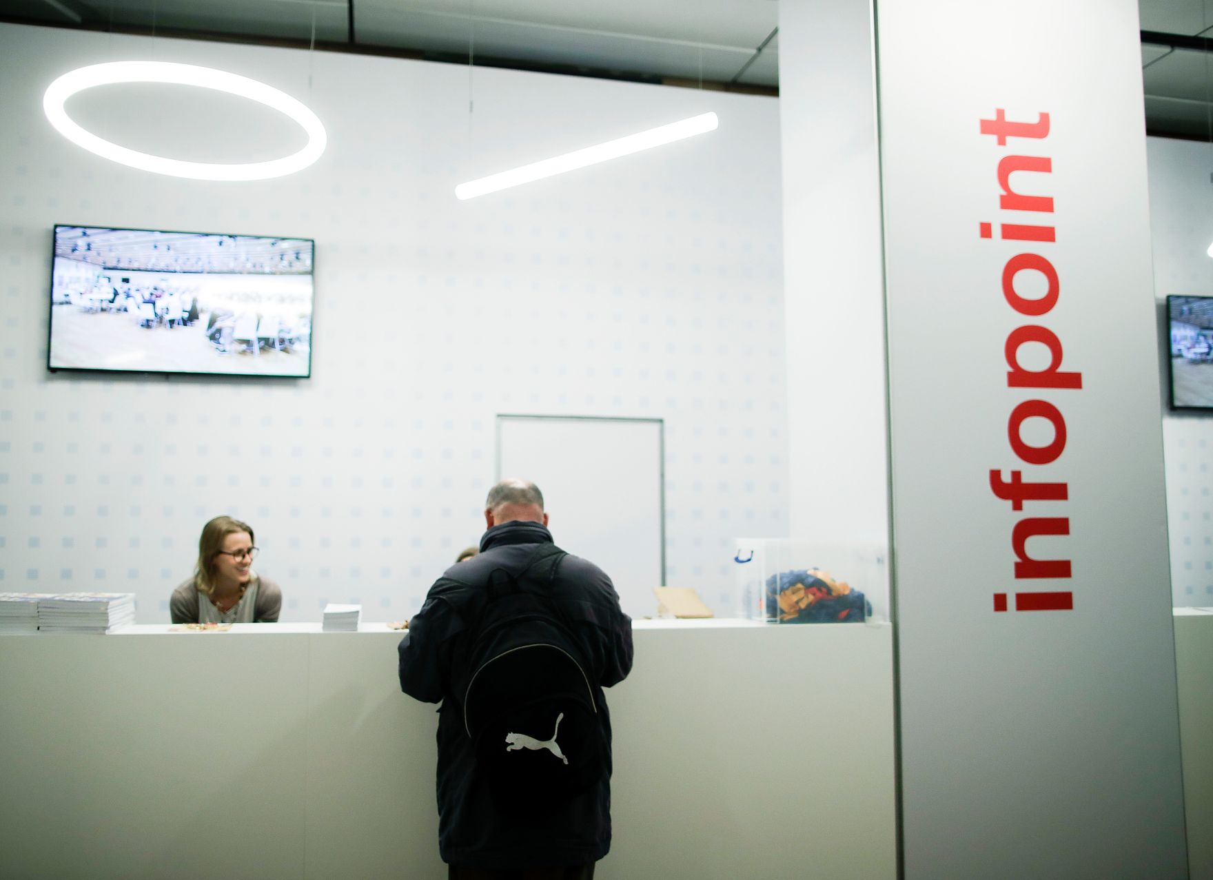 Am 19. Dezember 2018 fand eine Tag der offenen T&uuml;r im Austria Center Vienna statt zum Abschluss des EU-Ratvorsitzes. Im Bild Anrainer bei der Besichtigung der R&auml;ume.