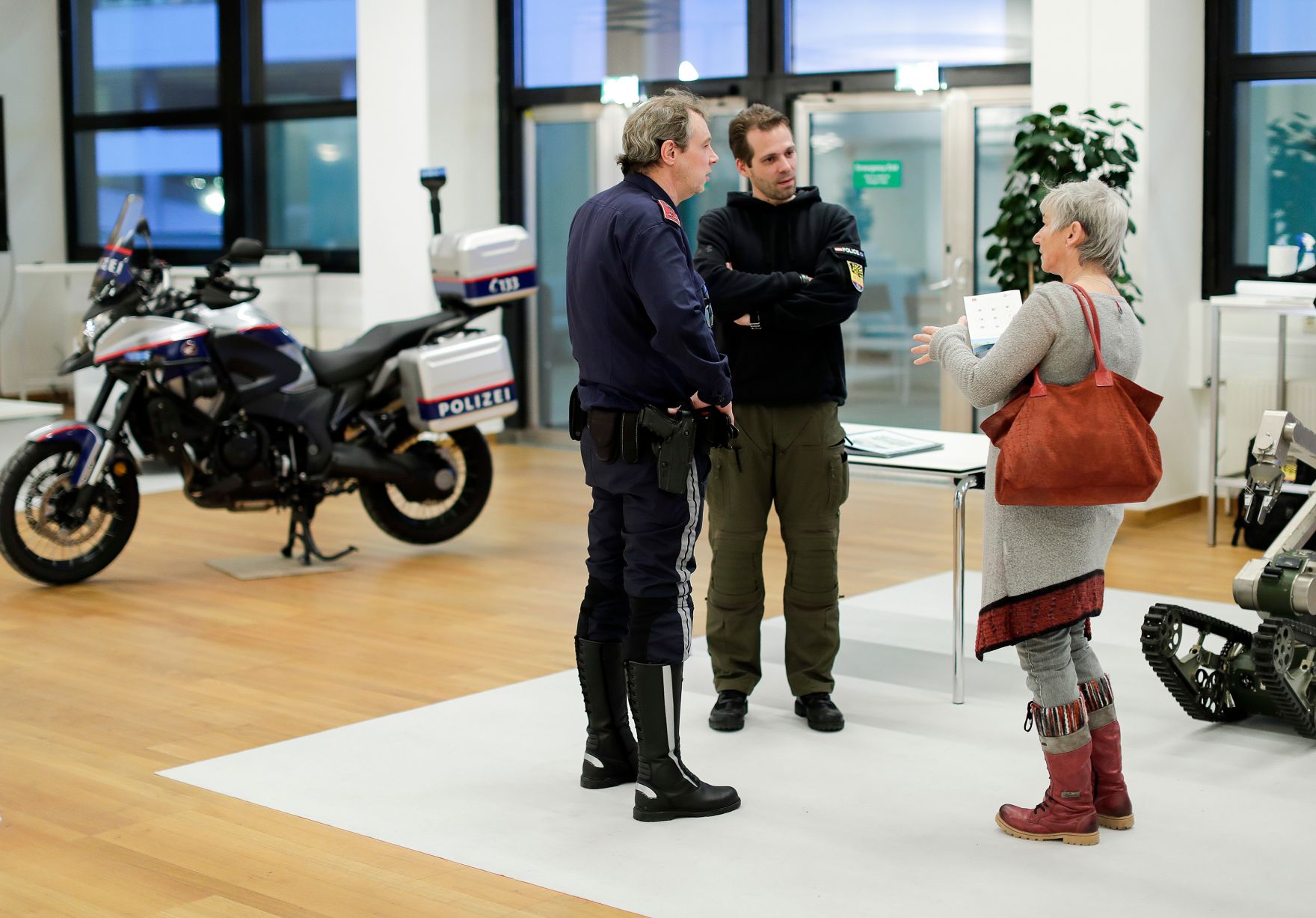 Am 19. Dezember 2018 fand eine Tag der offenen T&uuml;r im Austria Center Vienna statt zum Abschluss des EU-Ratvorsitzes. Im Bild Anrainer bei der Besichtigung der R&auml;ume.