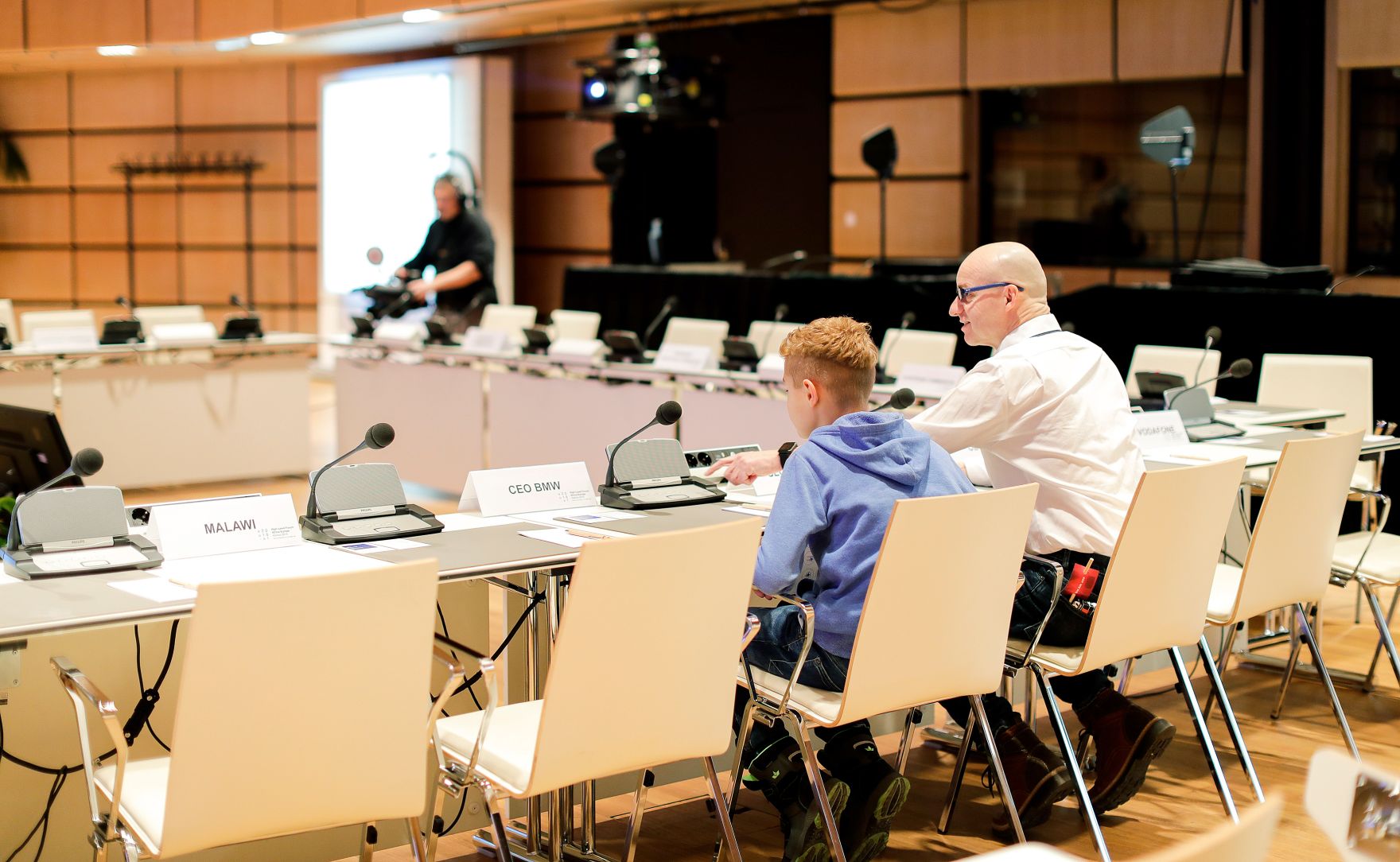 Am 19. Dezember 2018 fand eine Tag der offenen T&uuml;r im Austria Center Vienna statt zum Abschluss des EU-Ratvorsitzes. Im Bild Anrainer bei der Besichtigung der R&auml;ume.