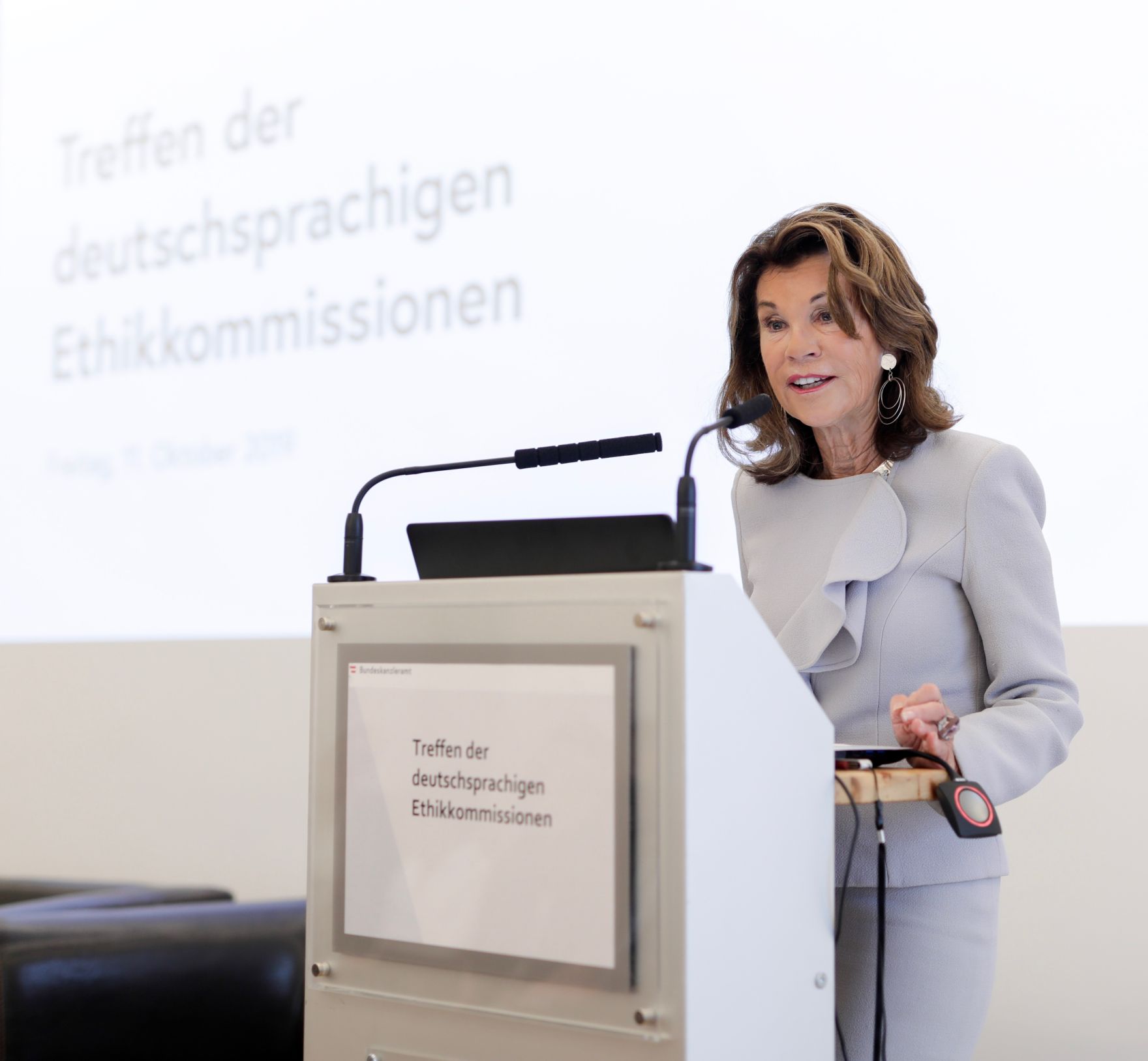 Am 11. Oktober 2019 nahm Bundeskanzlerin Brigitte Bierlein (im Bild) an dem Treffen der deutschsprachigen Ethikkommissionen zum Thema &quot;Desinformation in der Medizin&quot; teil.
