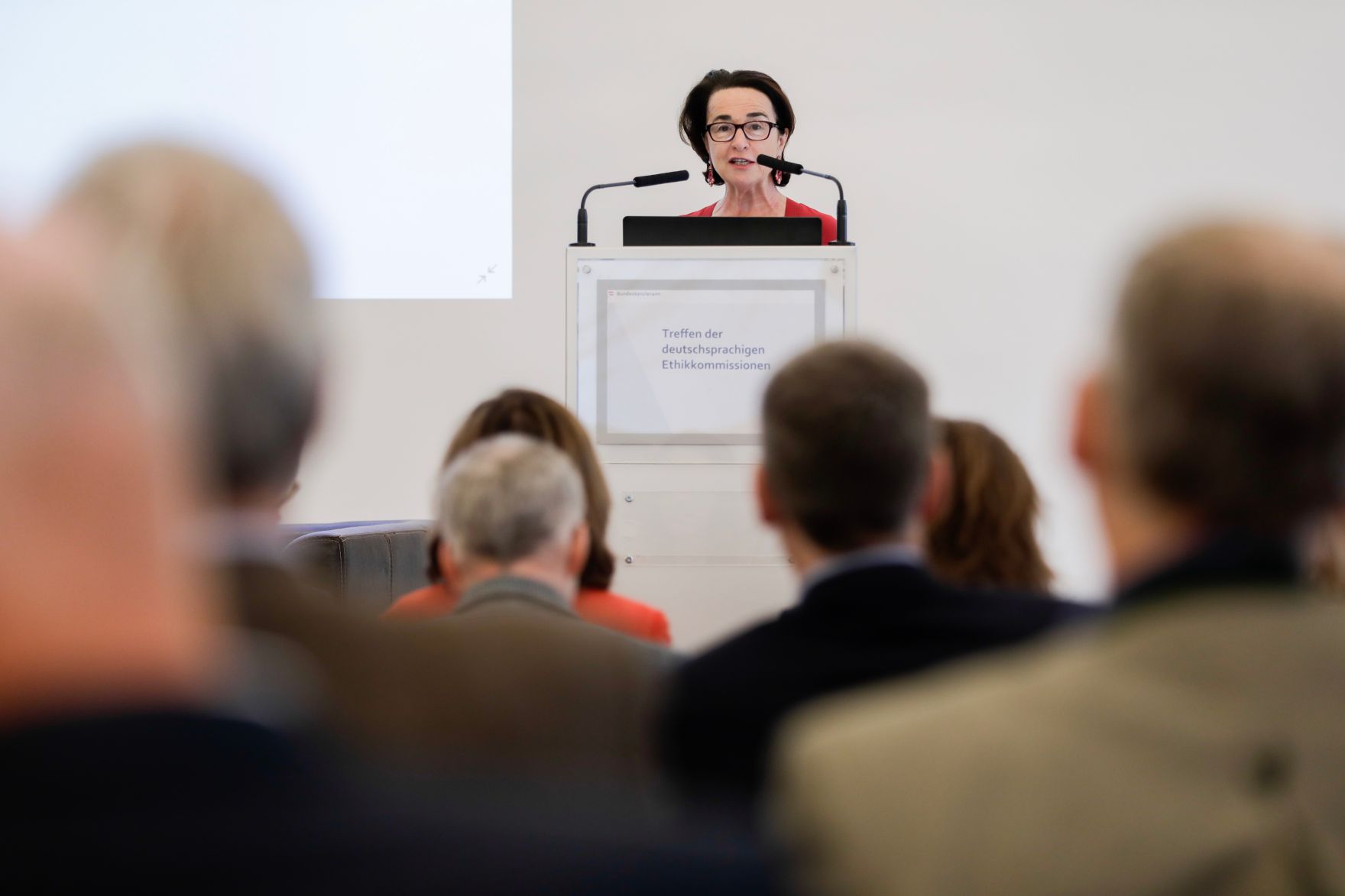 Am 11. Oktober 2019 nahm Bundeskanzlerin Brigitte Bierlein an dem Treffen der deutschsprachigen Ethikkommissionen zum Thema &quot;Desinformation in der Medizin&quot; teil. Im Bild die Vorsitzende der Bioethikkommission, Christiane Druml.