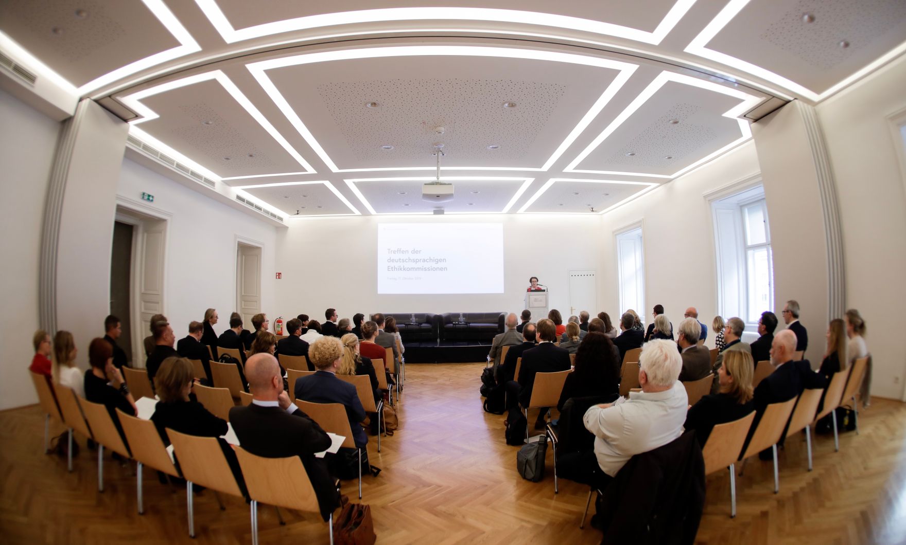 Am 11. Oktober 2019 nahm Bundeskanzlerin Brigitte Bierlein an dem Treffen der deutschsprachigen Ethikkommissionen zum Thema &quot;Desinformation in der Medizin&quot; teil.