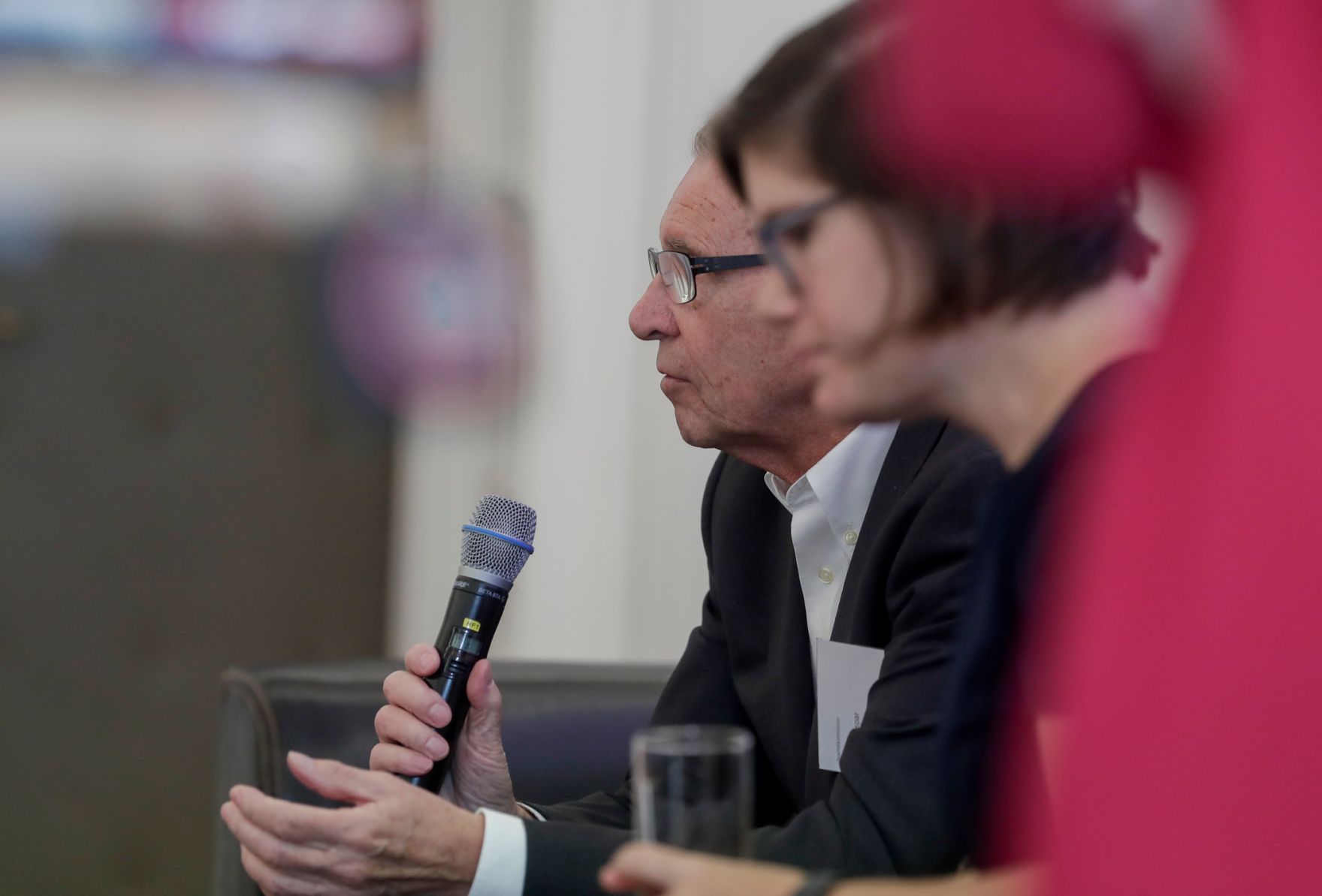 Am 11. Oktober 2019 nahm Bundeskanzlerin Brigitte Bierlein an dem Treffen der deutschsprachigen Ethikkommissionen zum Thema &quot;Desinformation in der Medizin&quot; teil. Im Bild Ludwig Kaspar von der Bioethikkommission (l.).