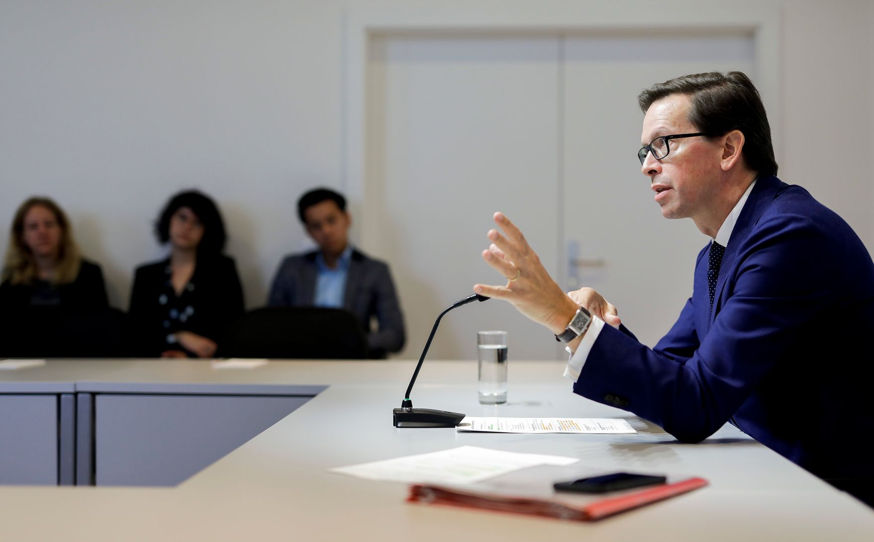 Am 16. Oktober 2019 lud Regierungssprecher Alexander Winterstein (r.) zu einem Briefing zu den aktuellen Themen der Bundesregierung.