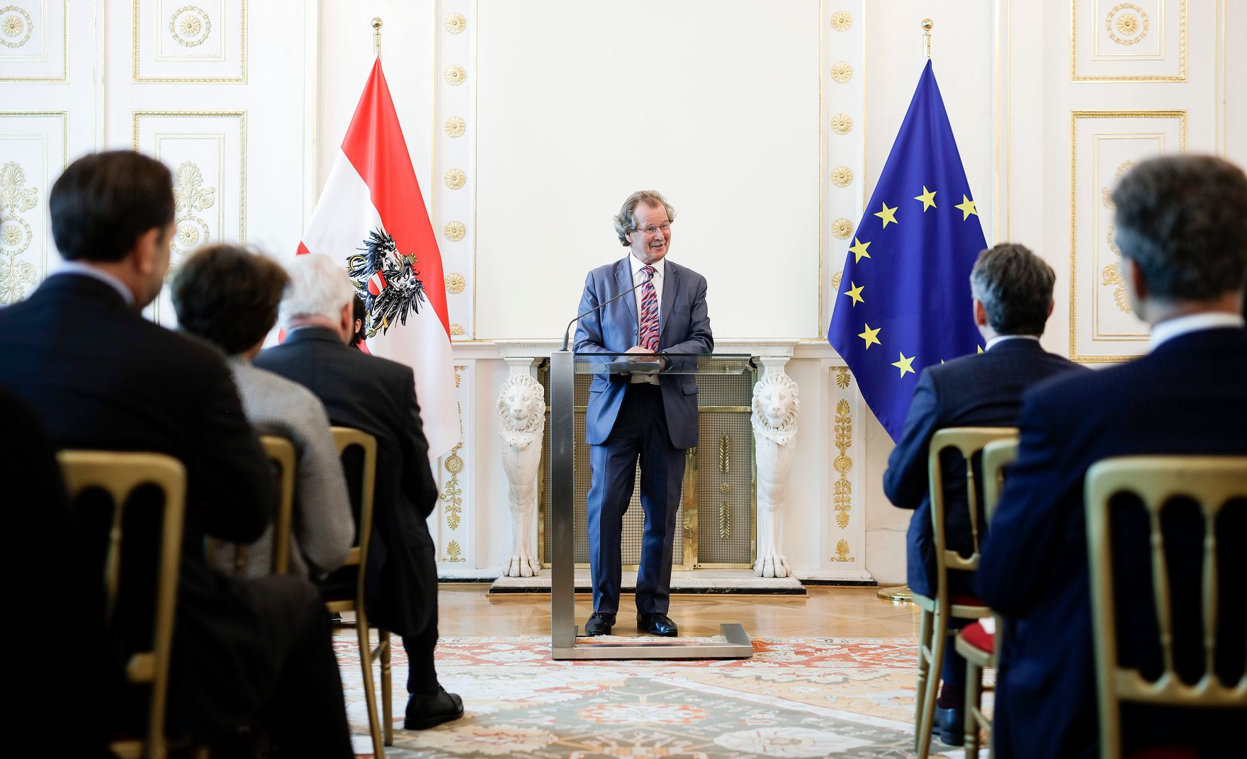 Am 22. Oktober 2019 &uuml;berreichte Sektionschef J&uuml;rgen Meindl das &Ouml;sterreichische Ehrenkreuz f&uuml;r Wissenschaft und Kunst I. Klasse an Eva Nowotny. Im Bild Laudator Manfred Nowak.