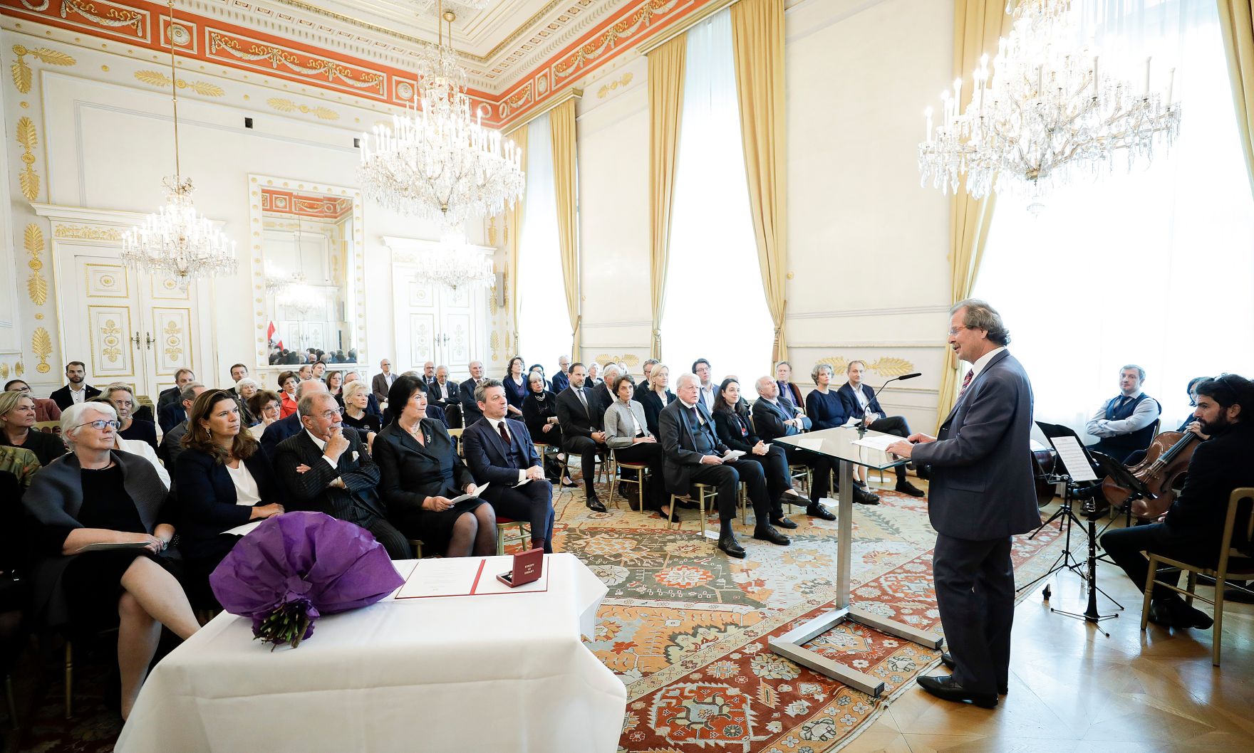 Am 22. Oktober 2019 &uuml;berreichte Sektionschef J&uuml;rgen Meindl das &Ouml;sterreichische Ehrenkreuz f&uuml;r Wissenschaft und Kunst I. Klasse an Eva Nowotny.