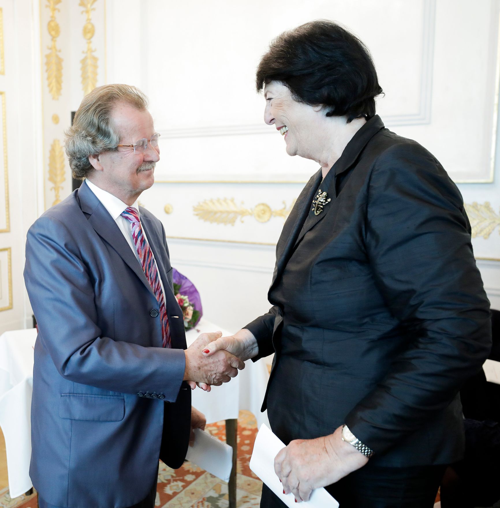 Am 22. Oktober 2019 &uuml;berreichte Sektionschef J&uuml;rgen Meindl das &Ouml;sterreichische Ehrenkreuz f&uuml;r Wissenschaft und Kunst I. Klasse an Eva Nowotny (r.). Im Bild mit Manfred Nowak (l.).