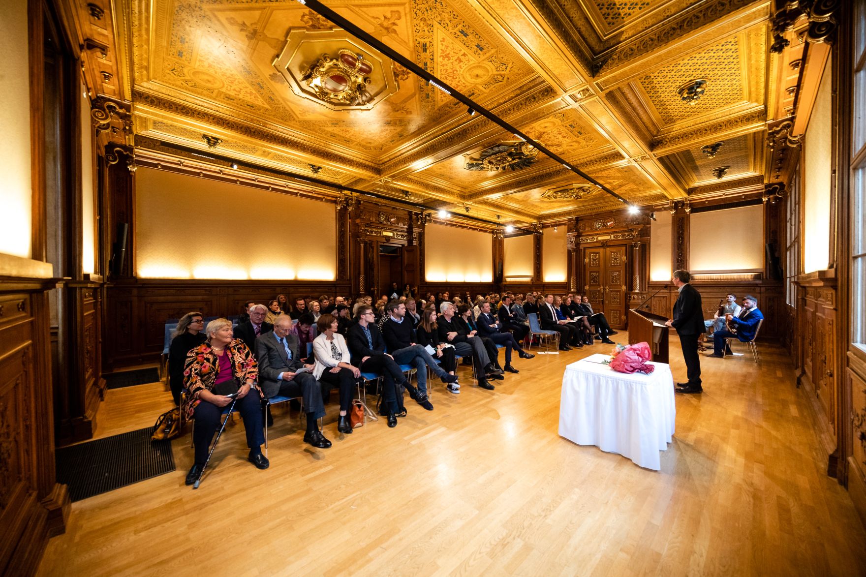Am 28. Oktober 2019 verlieh Sektionschef J&uuml;rgen Meindl den &Ouml;sterreichischen Staatspreis f&uuml;r Kunstkritik an Silvia Eiblmayr. Im Bild der Laudator Thomas Trummer (r.).