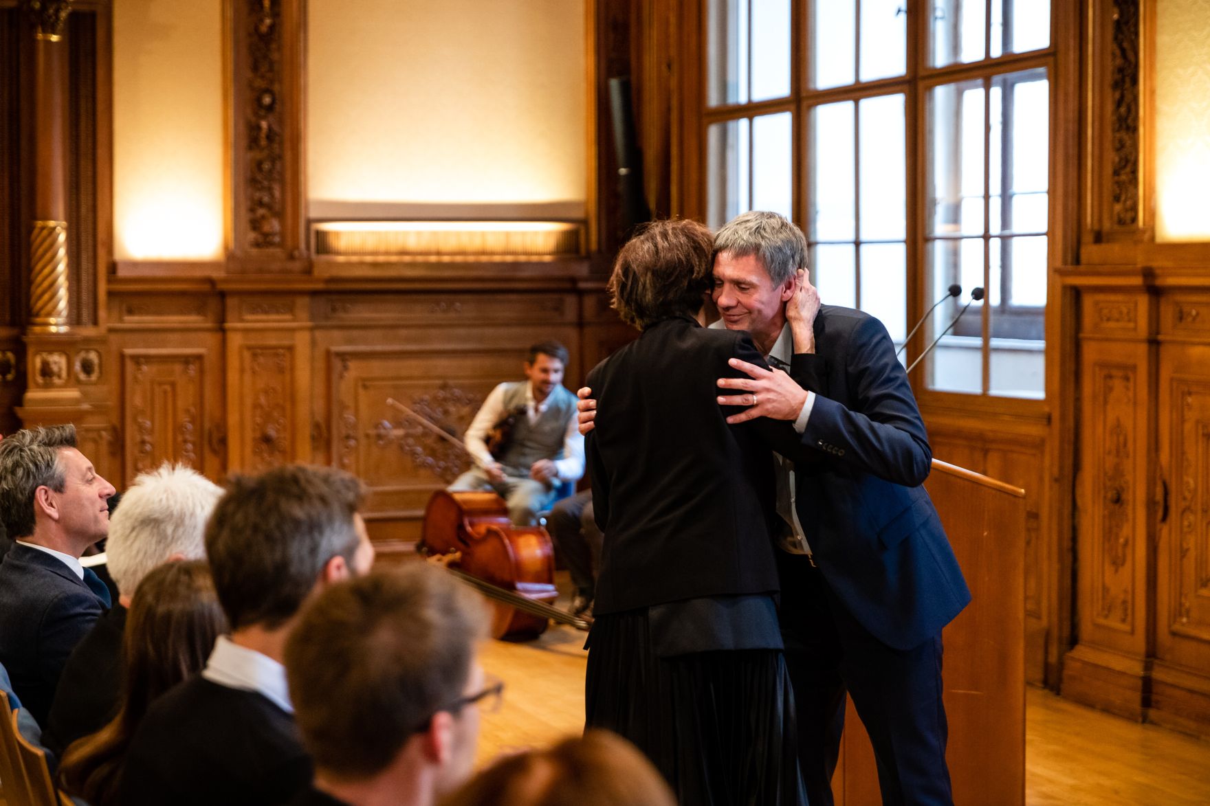 Am 28. Oktober 2019 verlieh Sektionschef J&uuml;rgen Meindl den &Ouml;sterreichischen Staatspreis f&uuml;r Kunstkritik an Silvia Eiblmayr. Im Bild der Laudator Thomas Trummer (r.).