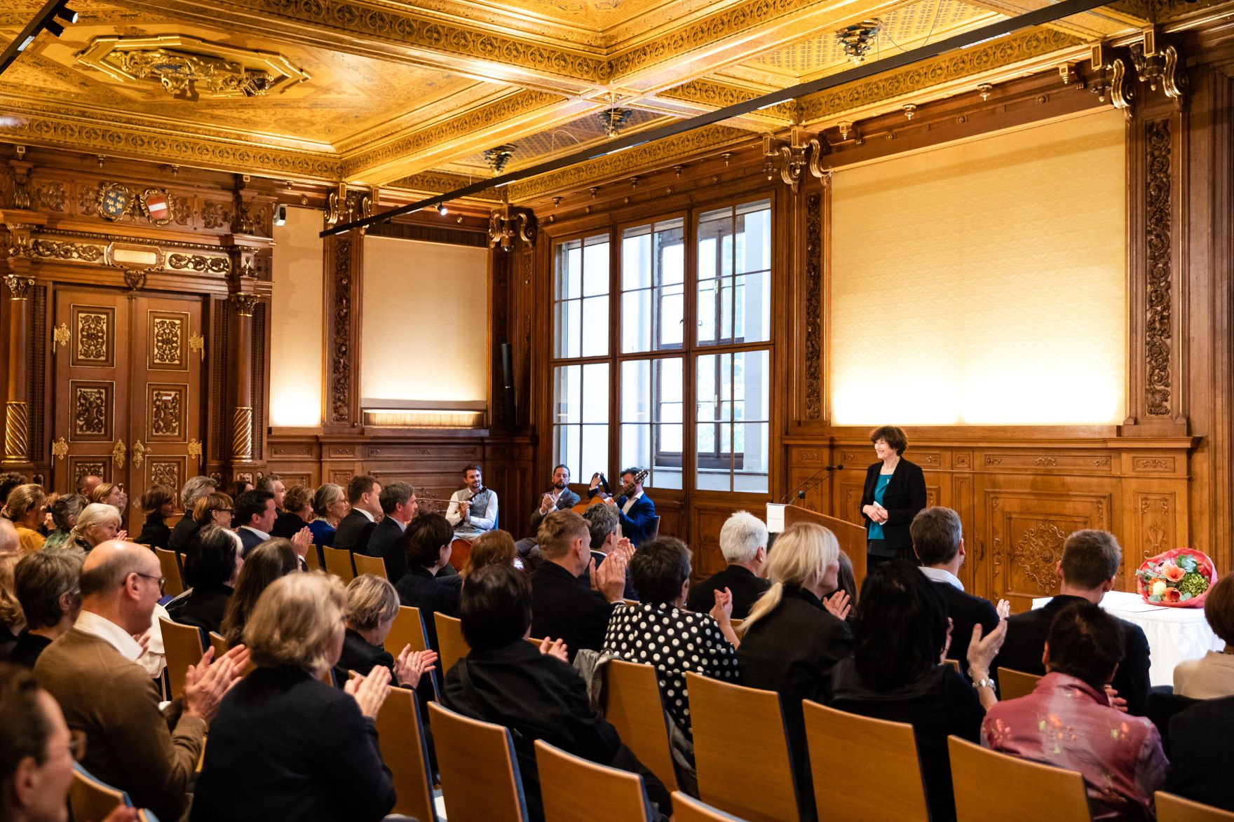 Am 28. Oktober 2019 verlieh Sektionschef J&uuml;rgen Meindl den &Ouml;sterreichischen Staatspreis f&uuml;r Kunstkritik an Silvia Eiblmayr (im Bild).