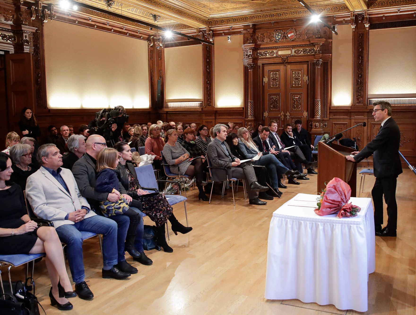 Am 12. November 2019 verlieh Sektionschef J&uuml;rgen Meindl den &Ouml;sterreichischen Staatspreis f&uuml;r Literaturkritik an Katja Gasser.