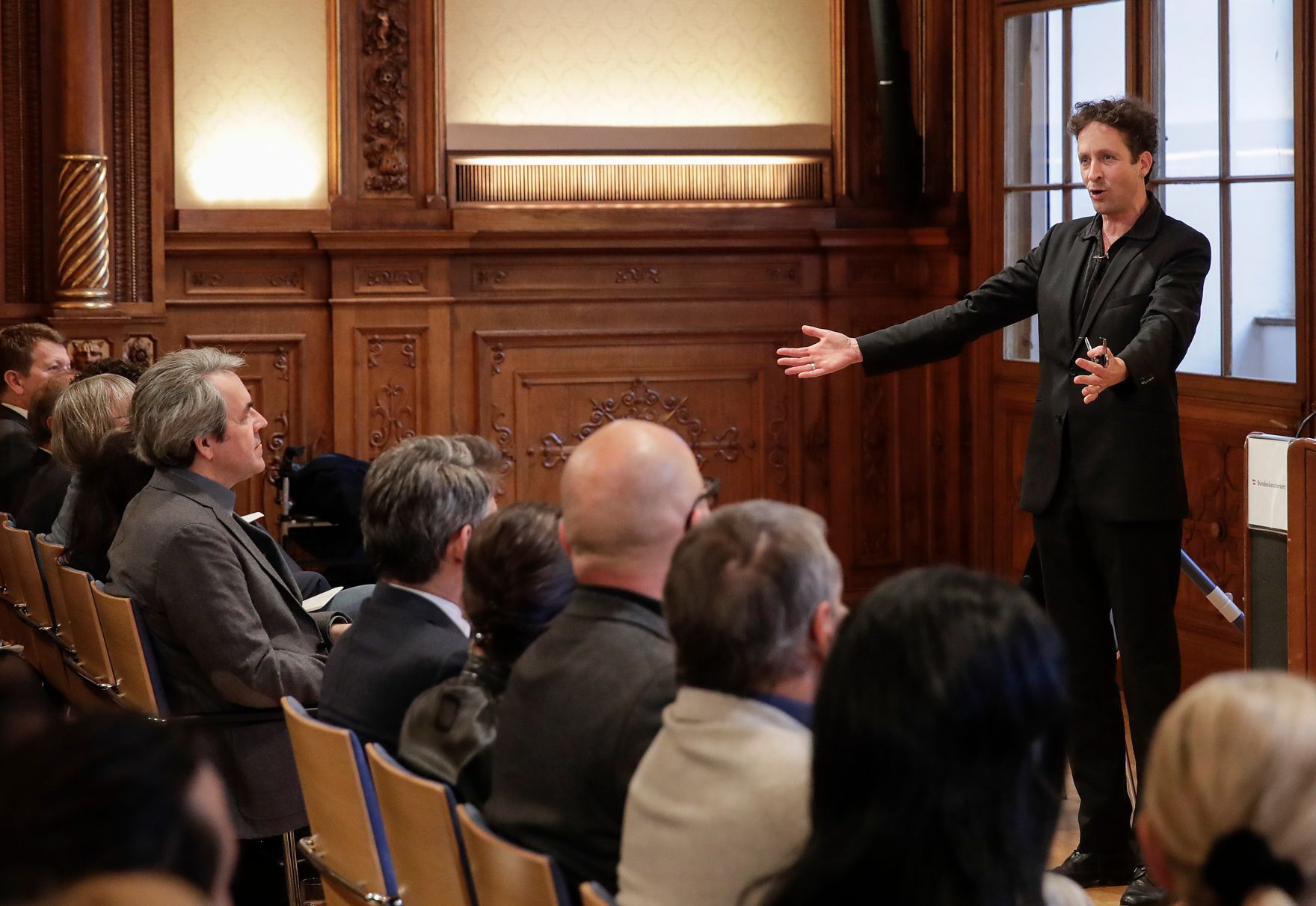 Am 12. November 2019 verlieh Sektionschef J&uuml;rgen Meindl den &Ouml;sterreichischen Staatspreis f&uuml;r Literaturkritik an Katja Gasser.